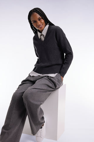 Pull à col V en laine et coton gris coupe Relaxed