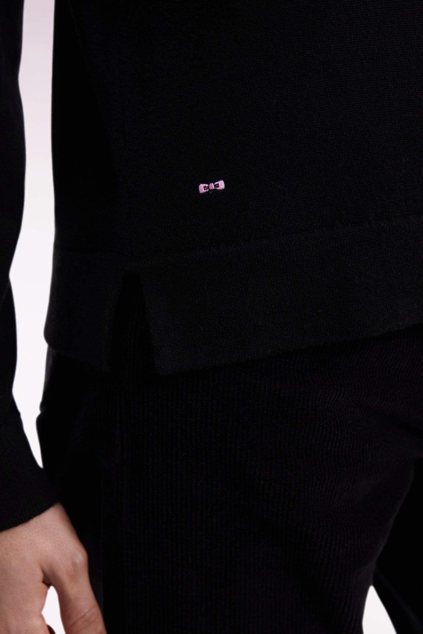 Pull à col rond en laine mérinos noir