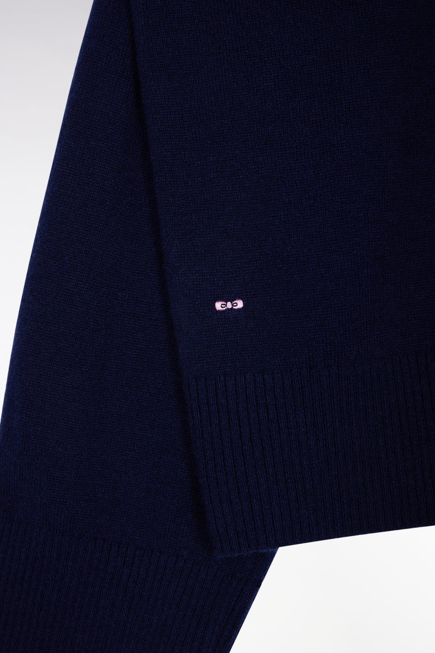 Pull à col roulé en laine et cachemire marine coupe Relaxed