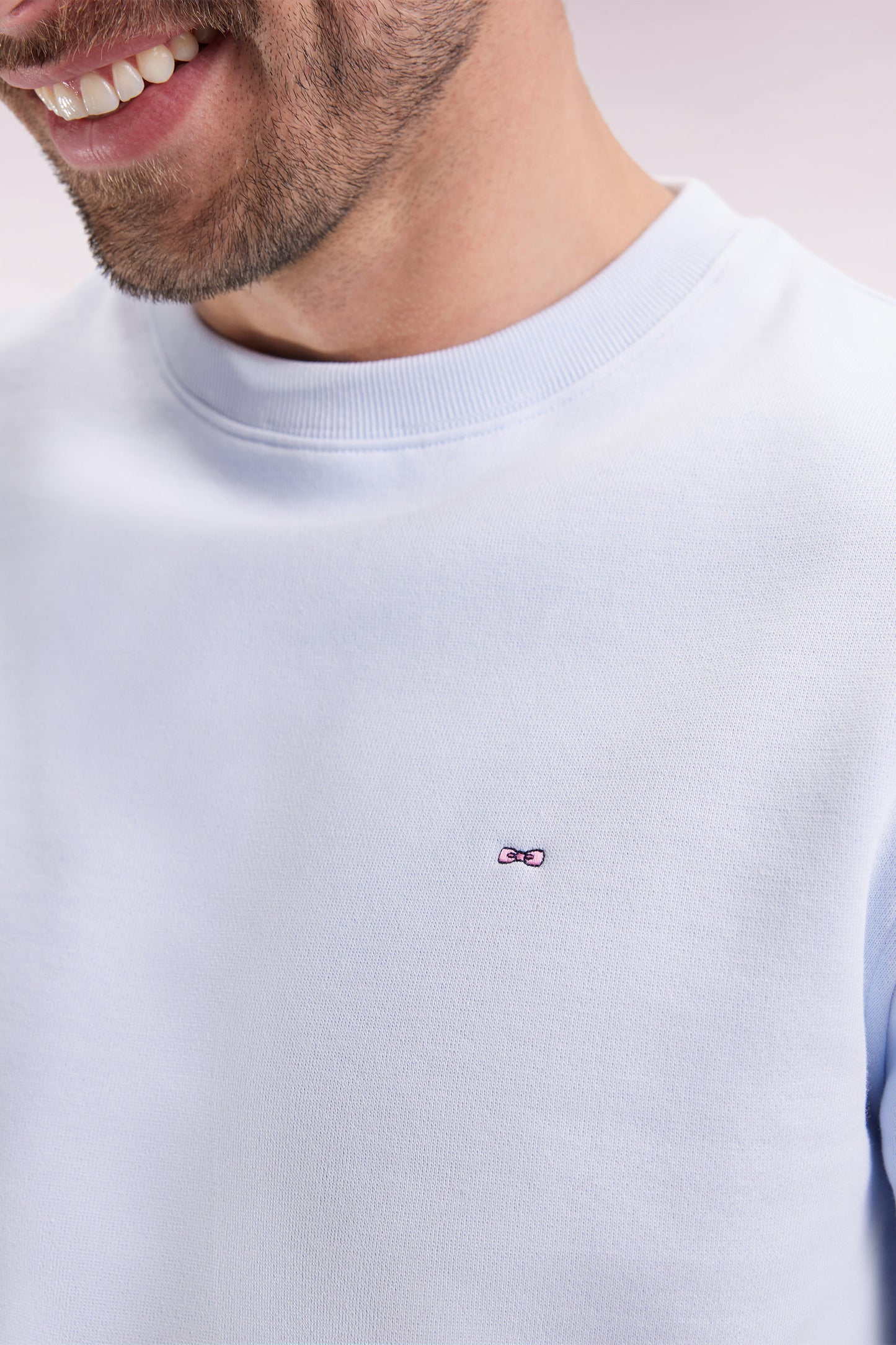Sweatshirt à col rond en coton ciel coupe droite
