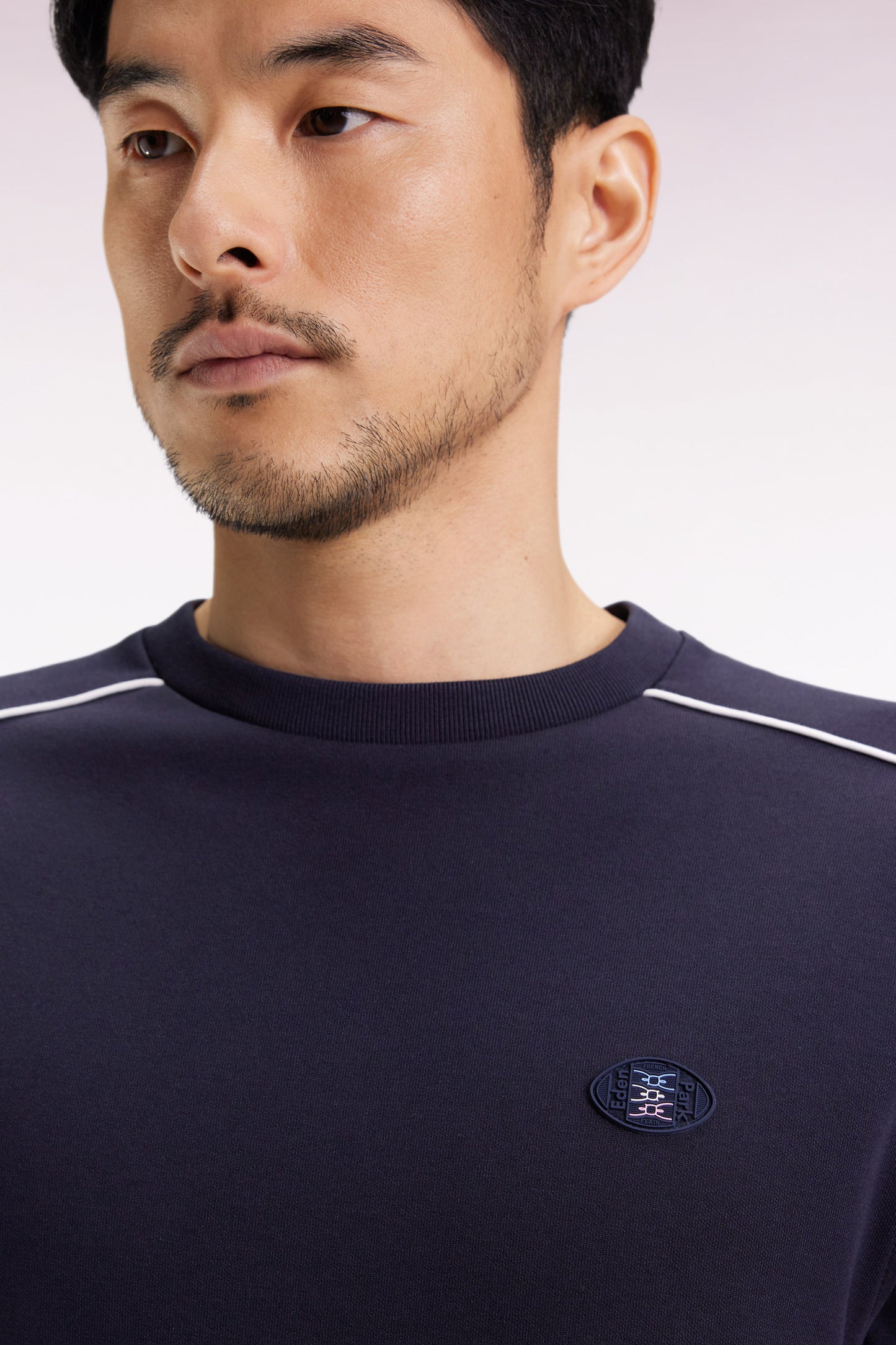 Sweatshirt en molleton marine passepoils colorés