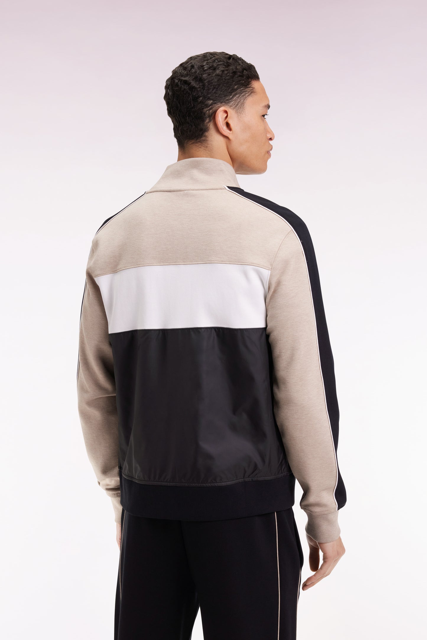 Sweatshirt zippé bimatière en nylon matelassé beige