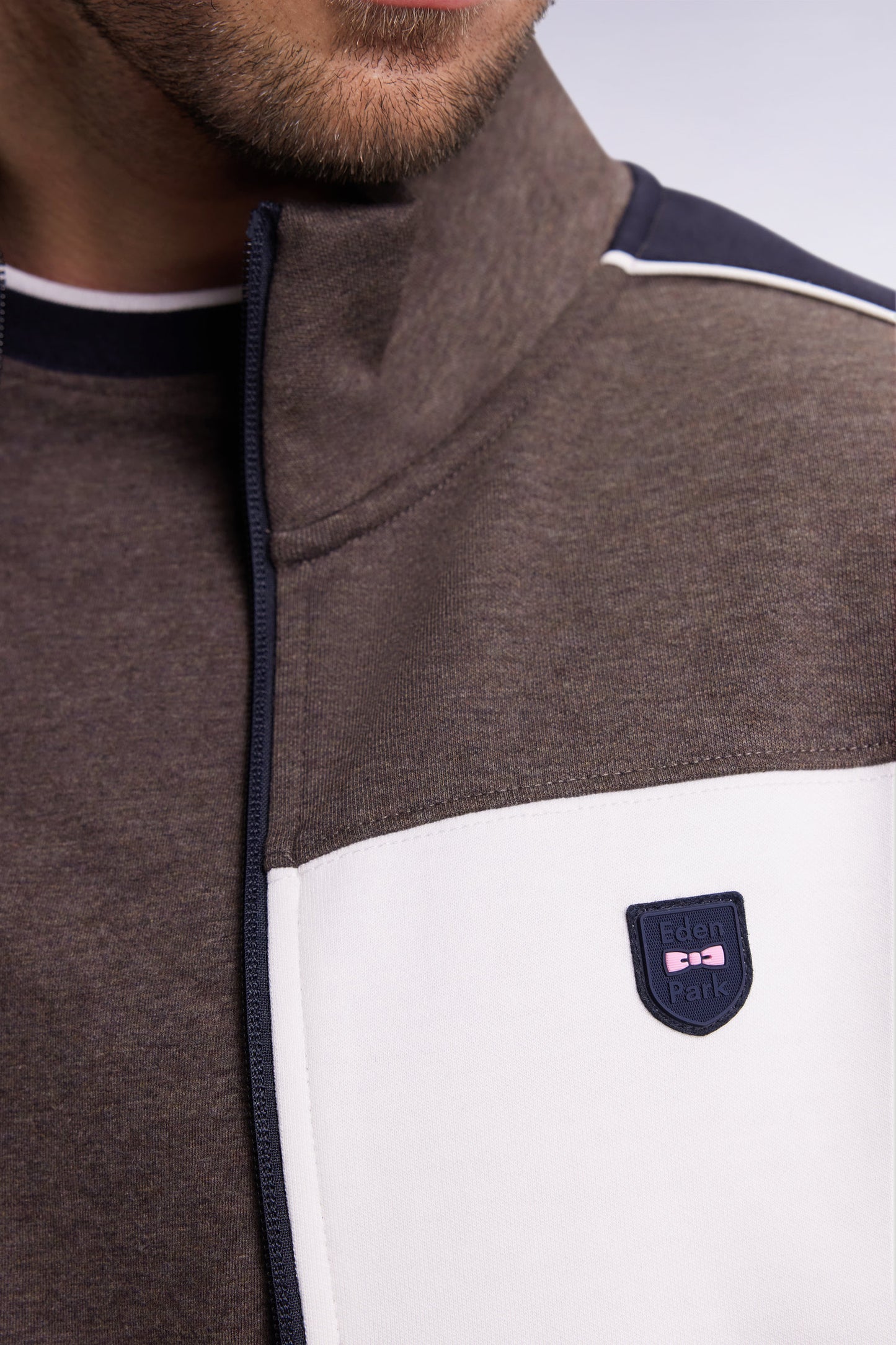 Sweatshirt zippé bimatière en nylon matelassé marron