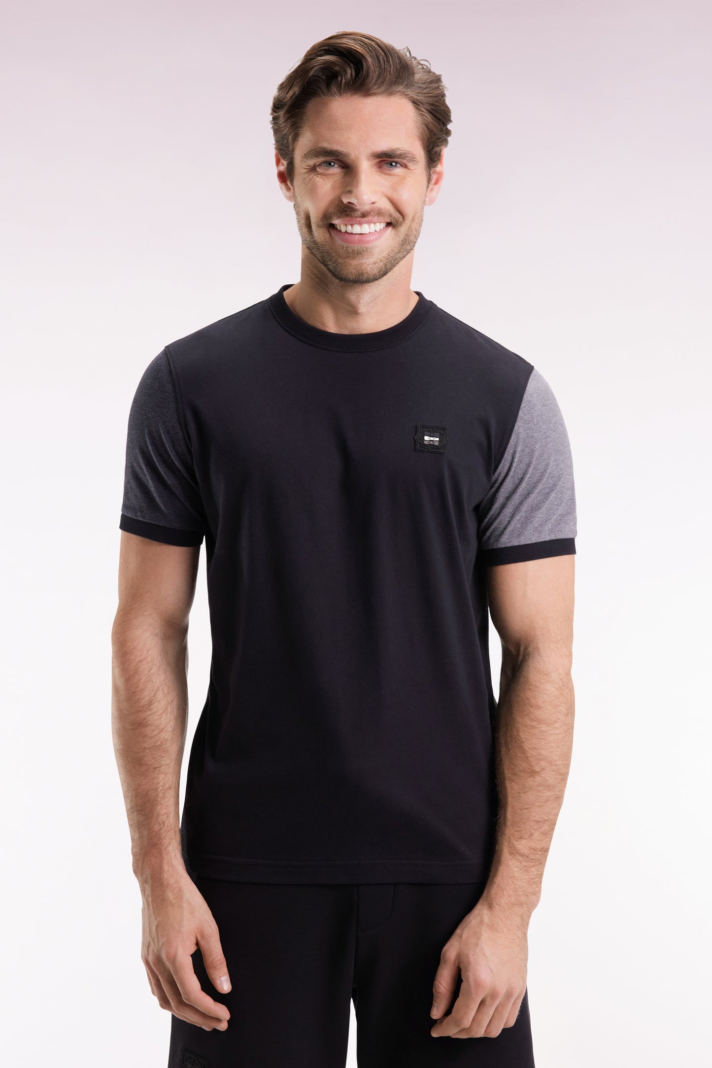 T-shirt à manches courtes contrastées en coton noir