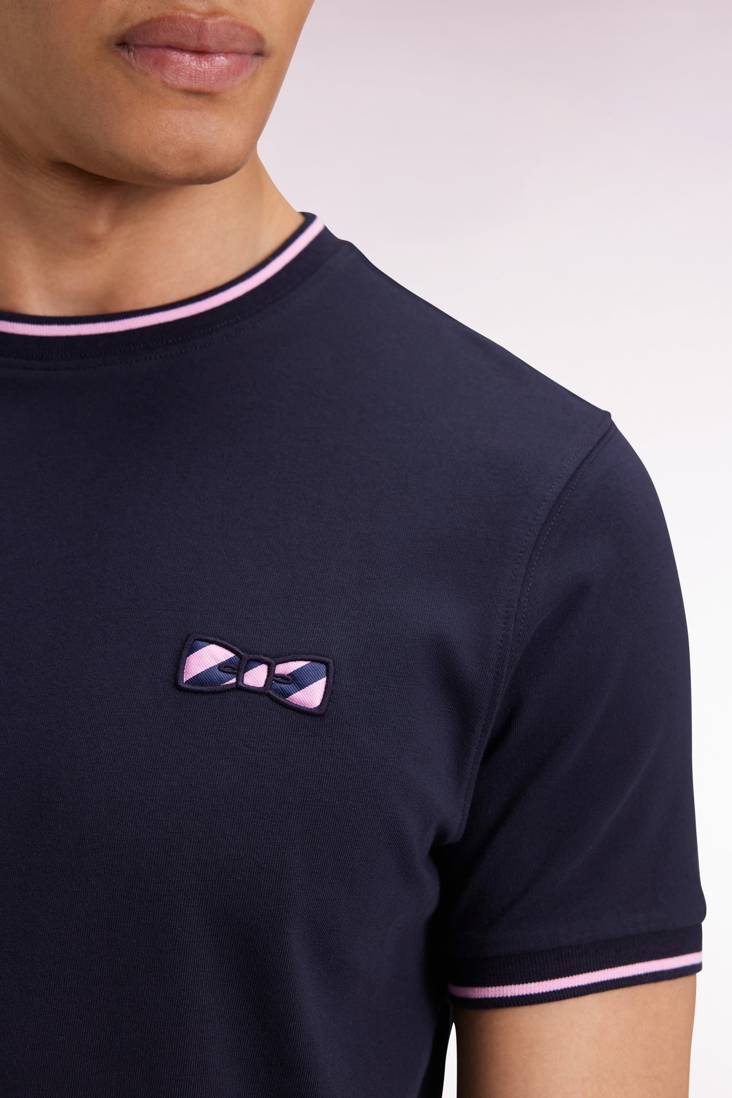 Short-sleeved navy cotton T-shirt