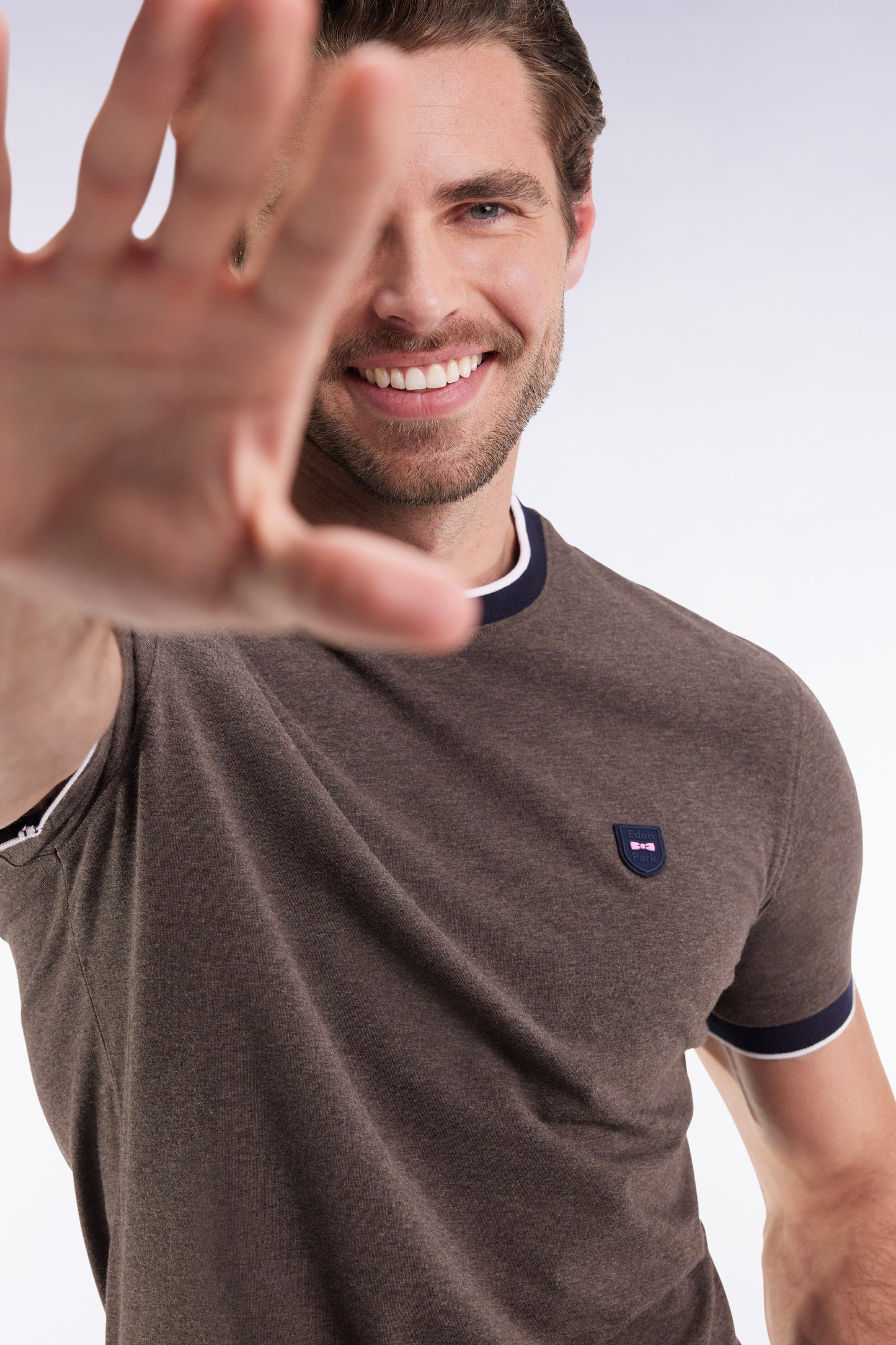 Short-sleeved T-shirt in brown stretch cotton, slim fit