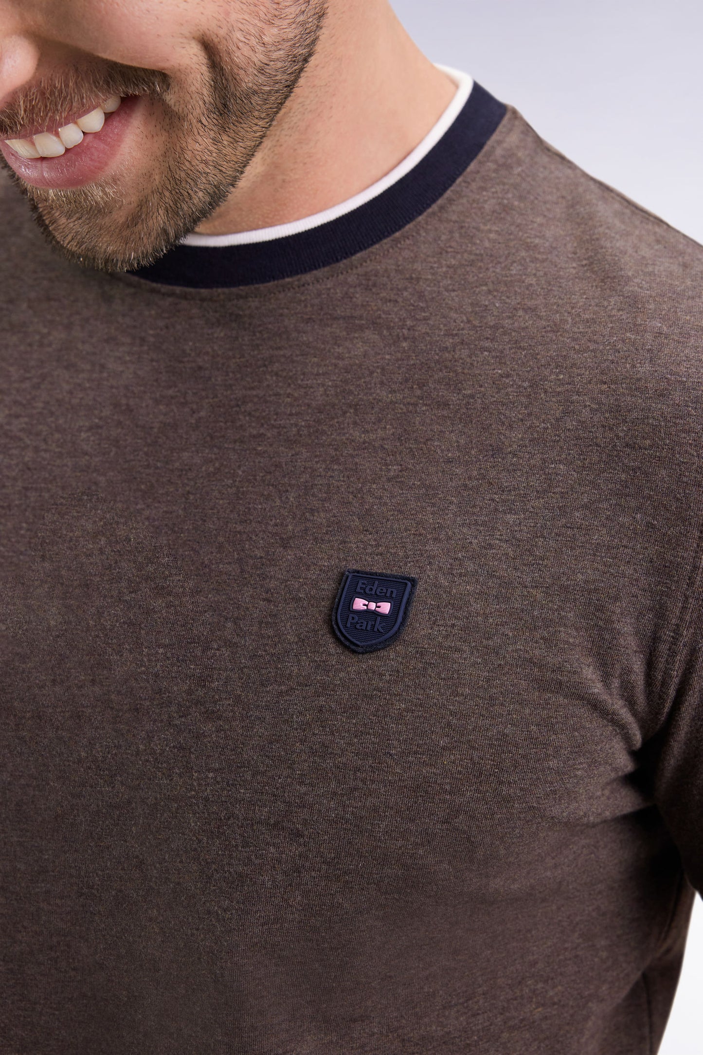 Short-sleeved T-shirt in brown stretch cotton, slim fit