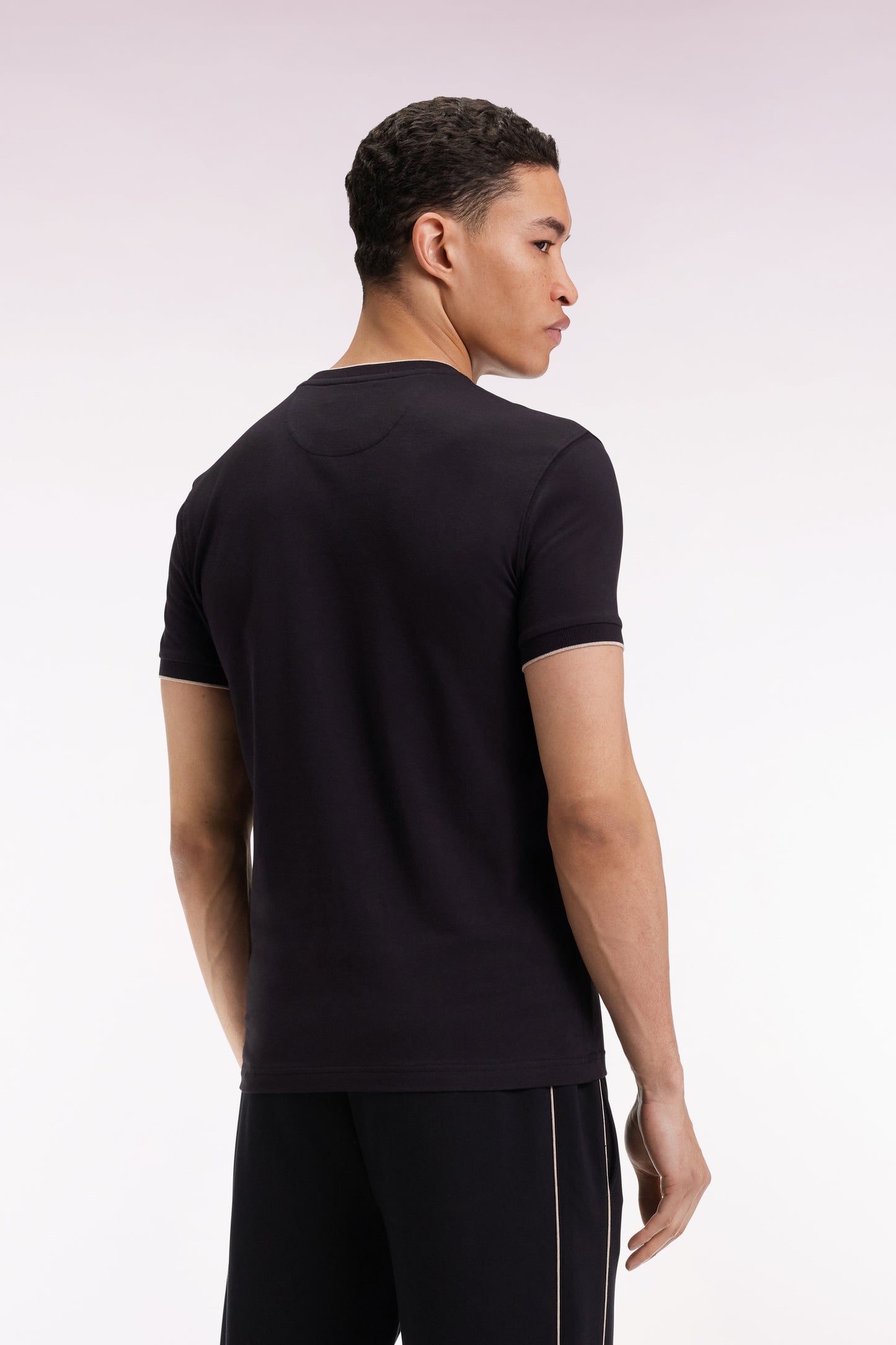 T-shirt à manches courtes en coton stretch noir coupe ajustée