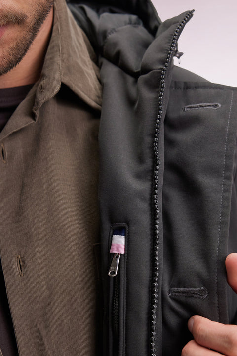 Parka courte en nylon kaki à poches plaquées - Image 3