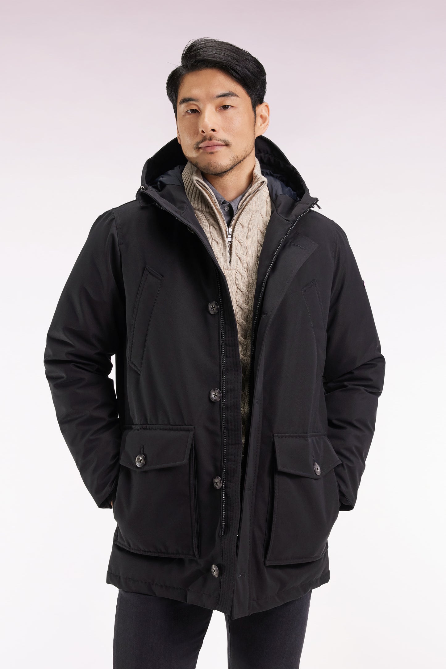 Parka courte en nylon noir à poches plaquées