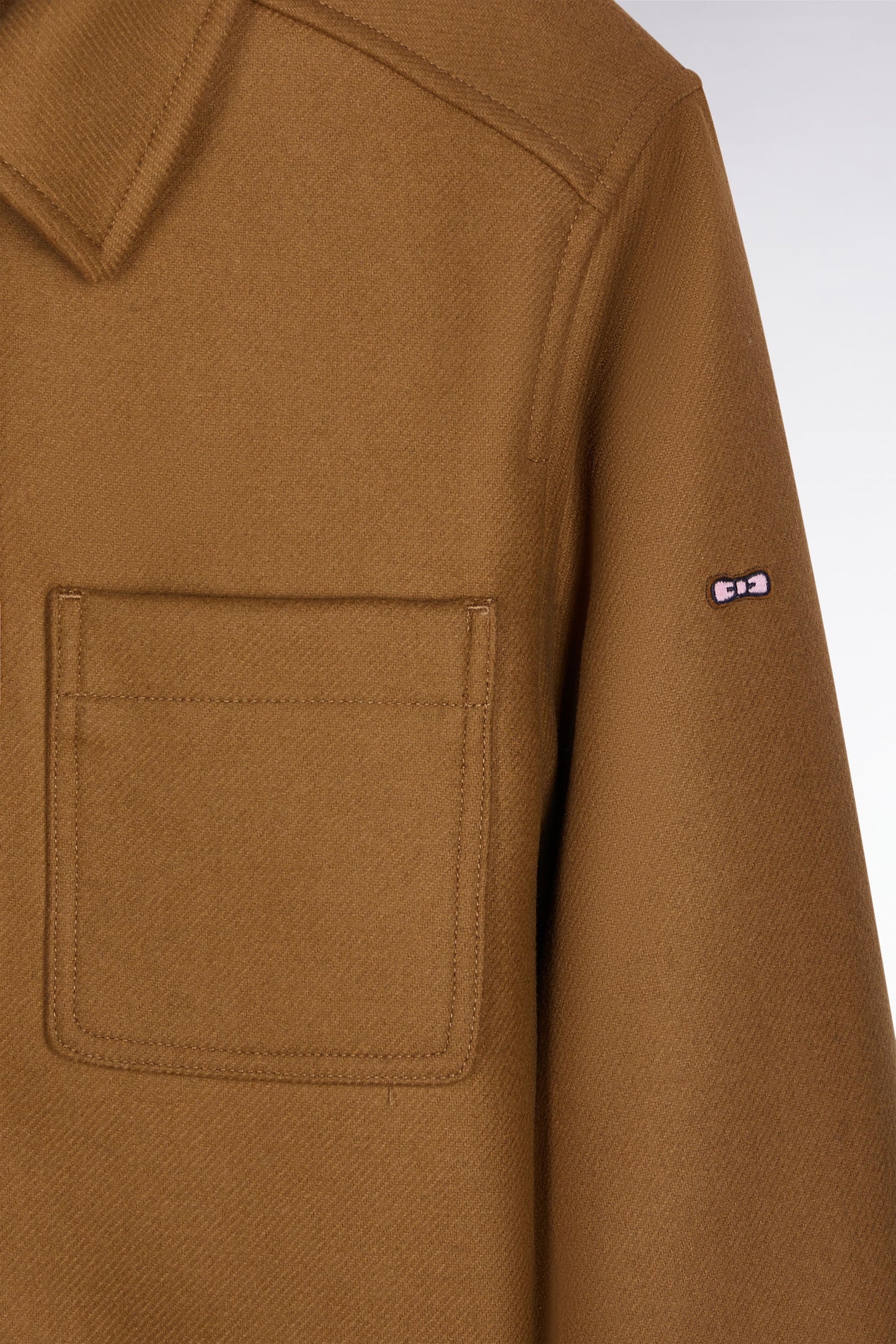 Surchemise zippée en twill de laine camel à poches plaquées