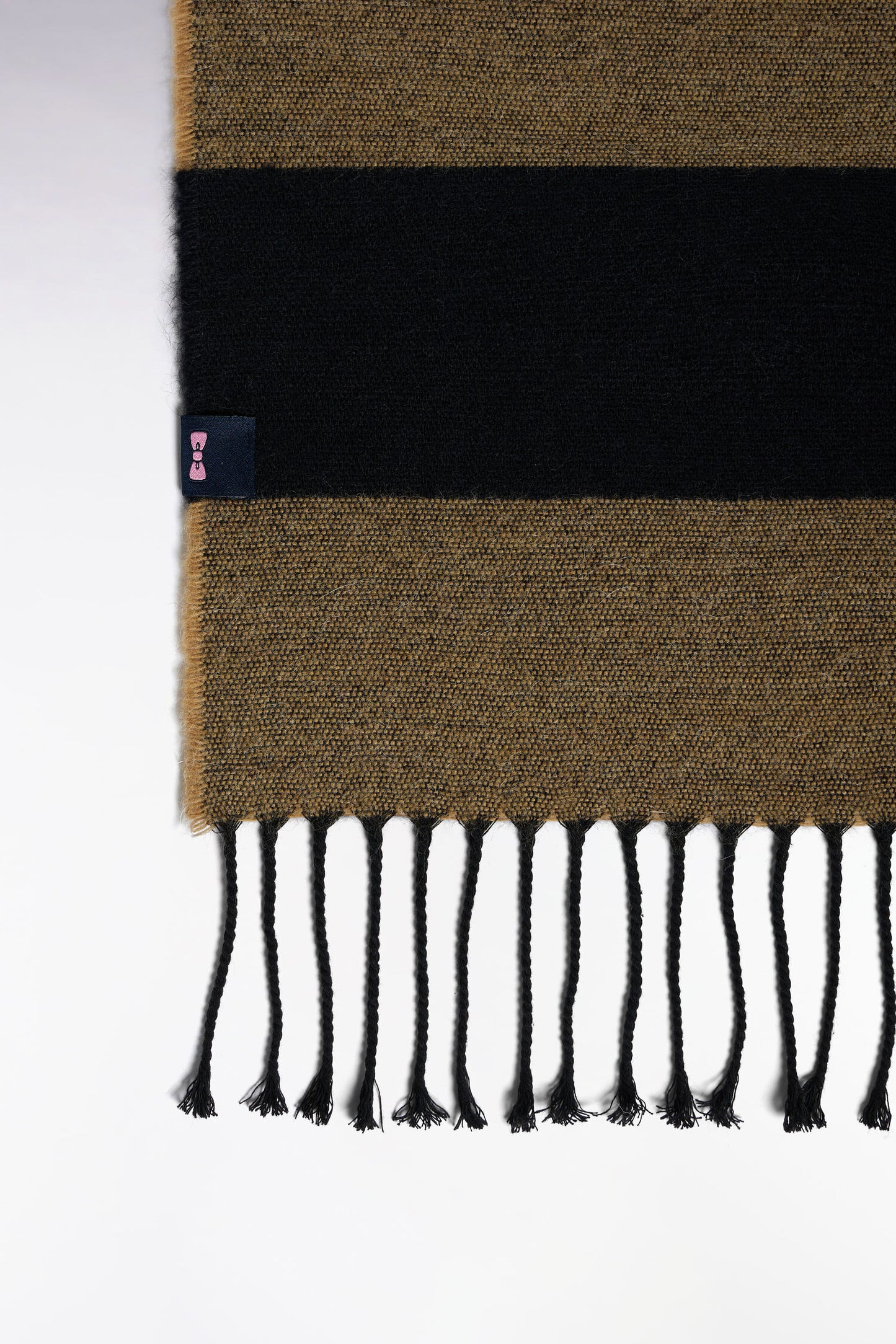 Écharpe duveteuse bicolore rayé marine et beige