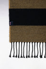 Écharpe duveteuse bicolore rayé marine et beige