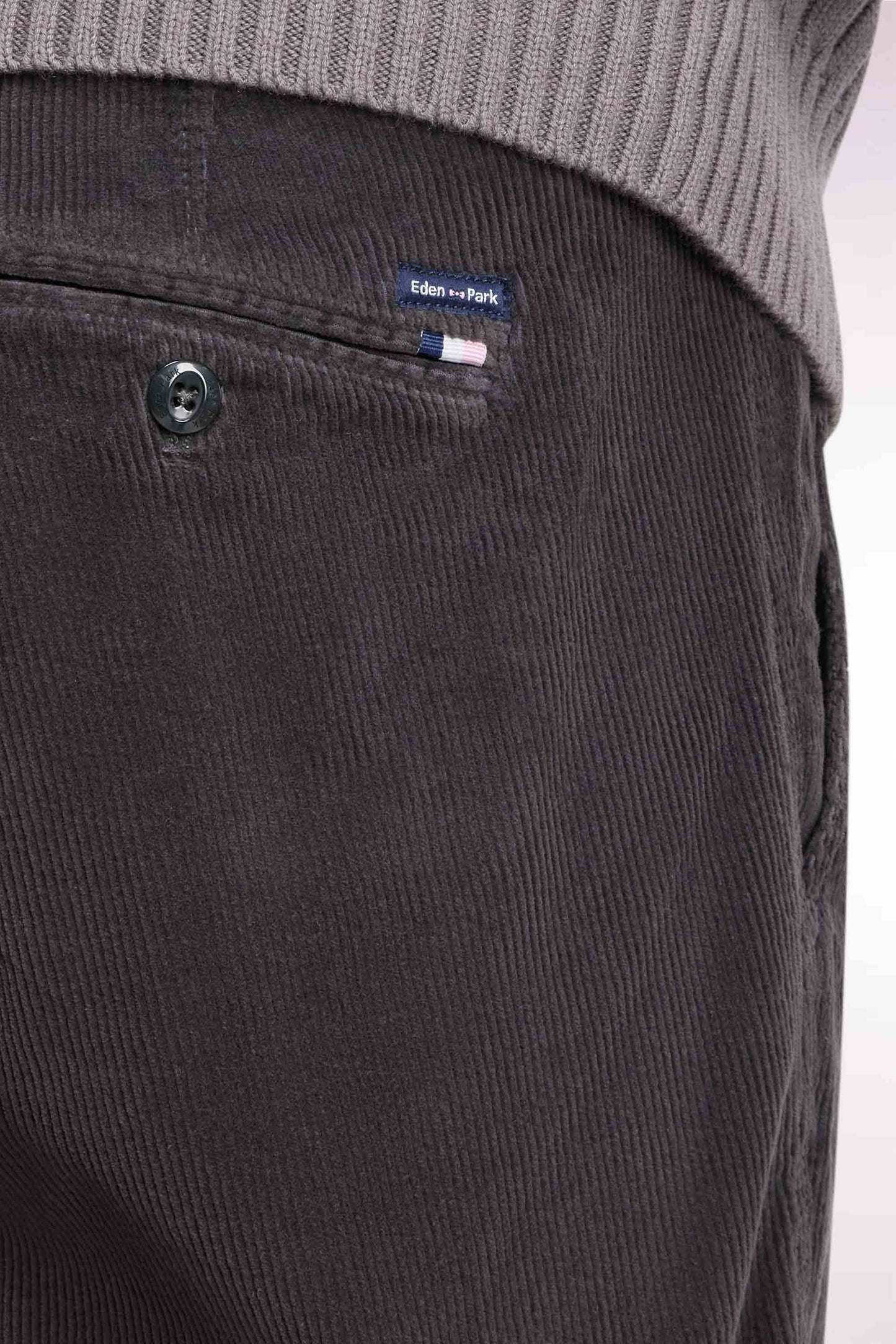 Pantalon chino sans plis en velours côtelé kaki coupe regular