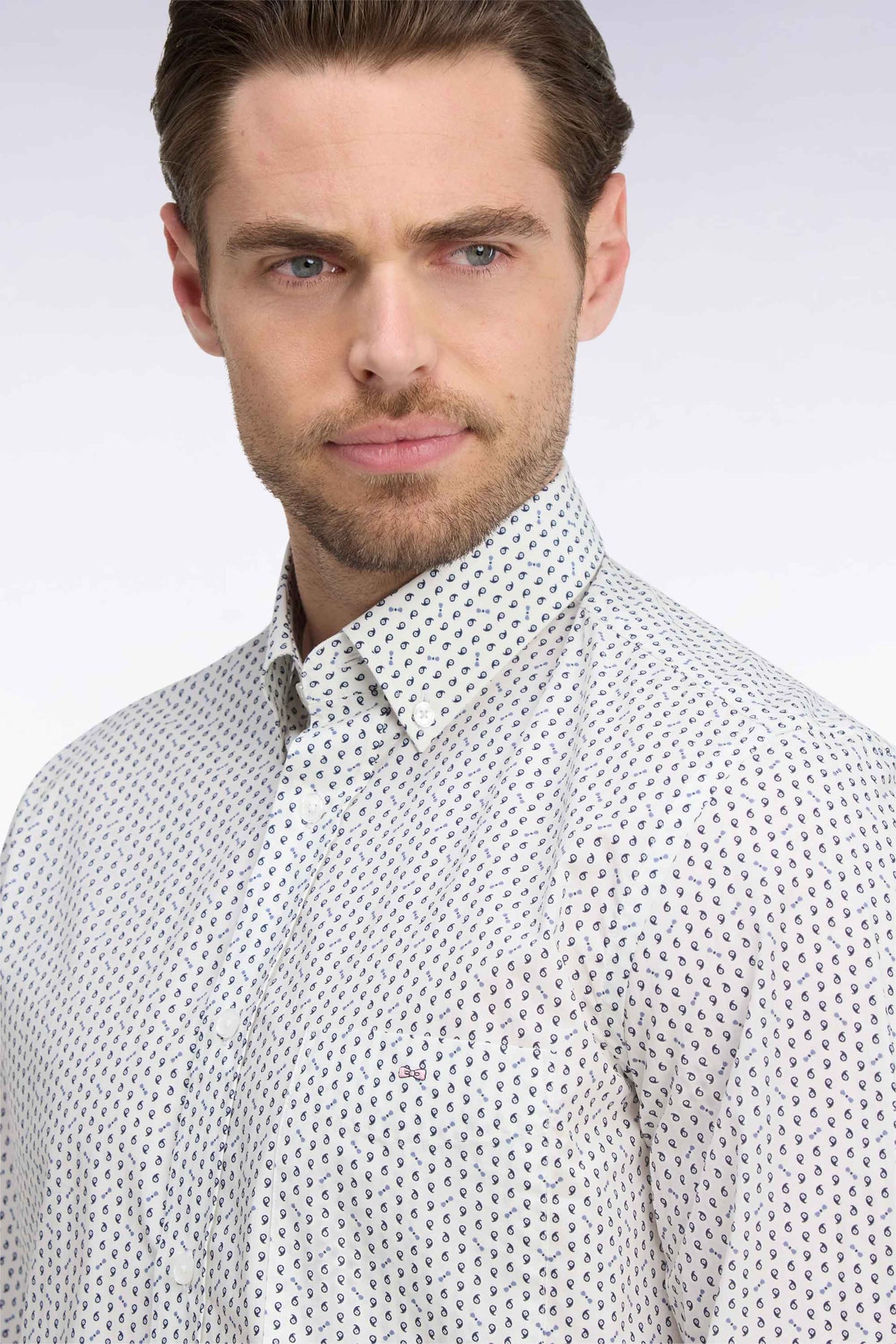 White cotton poplin shirt with blue micro-patterns, straight cut