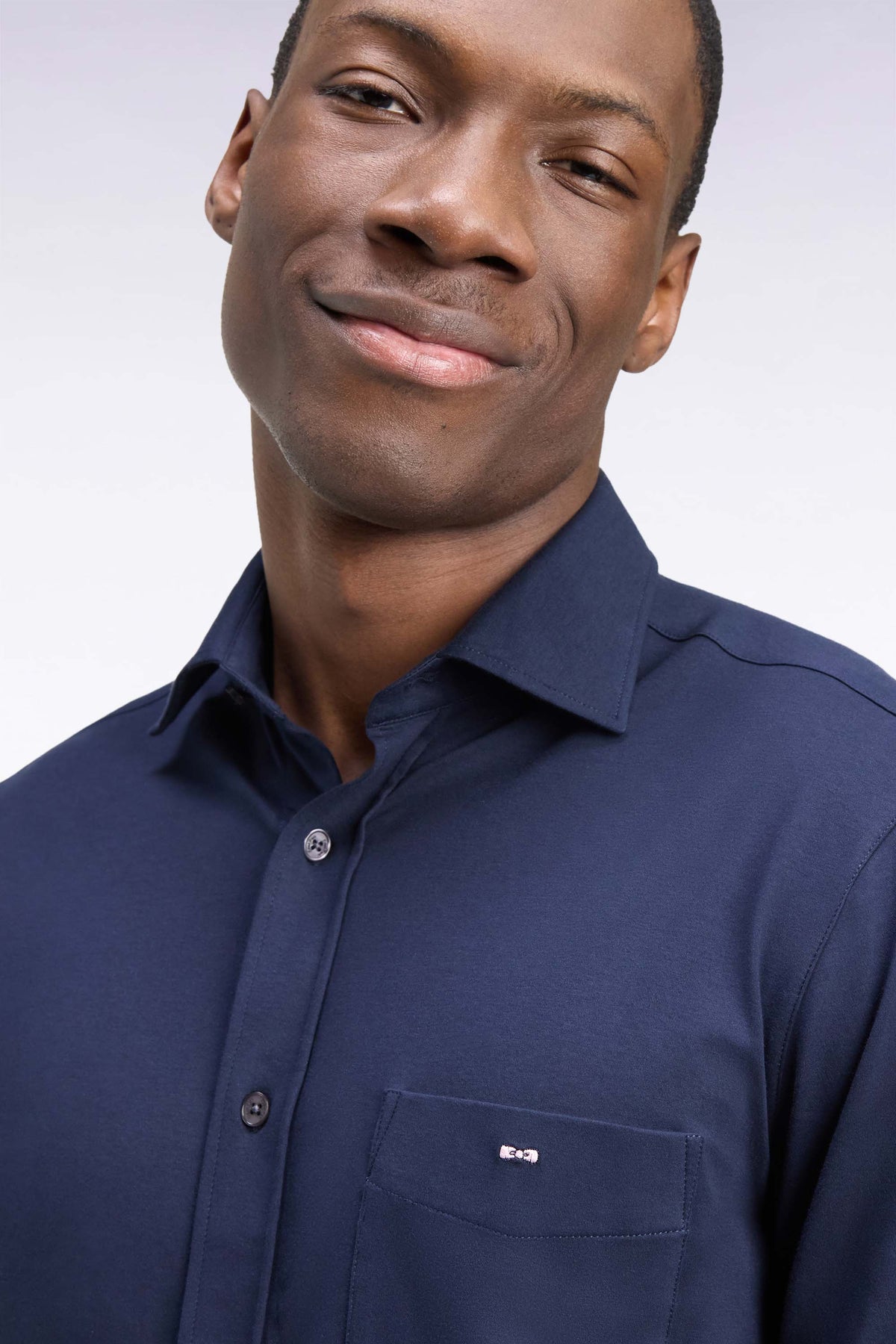 Chemise en coton stretch marine coupe droite