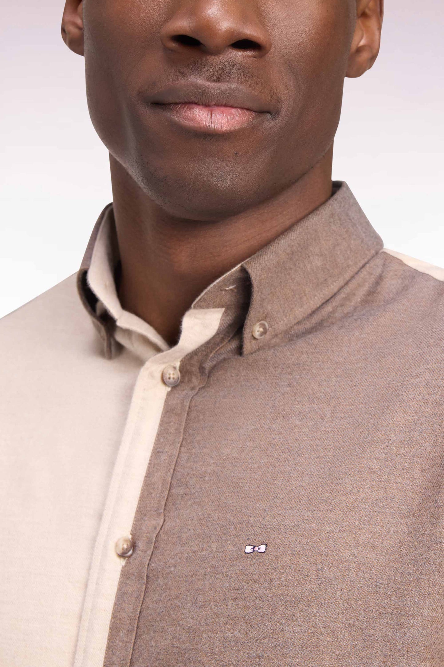 Chemise en coton camel et beige coupe droite