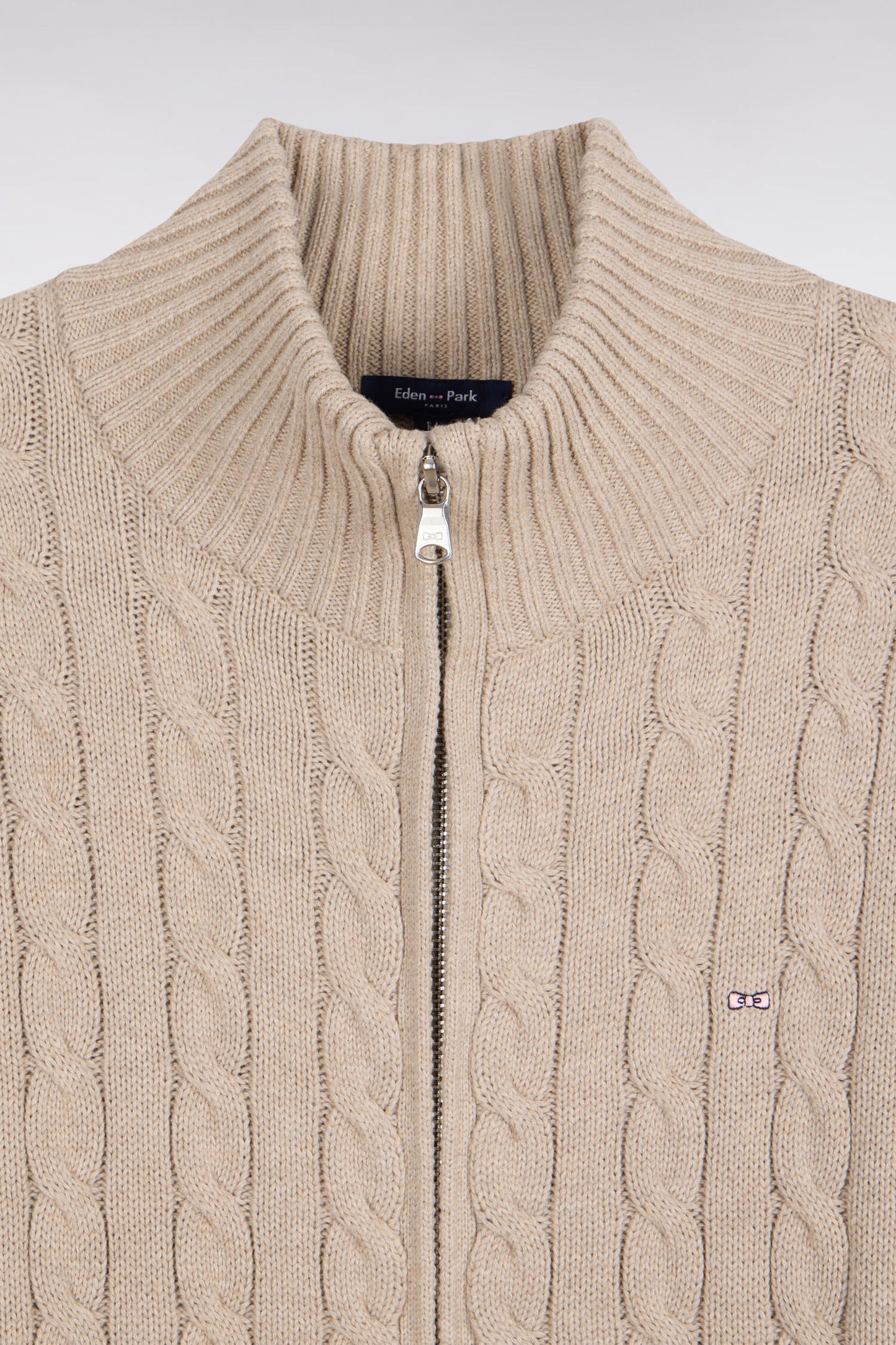 Cardigan à torsades zippé en coton beige coupe droite