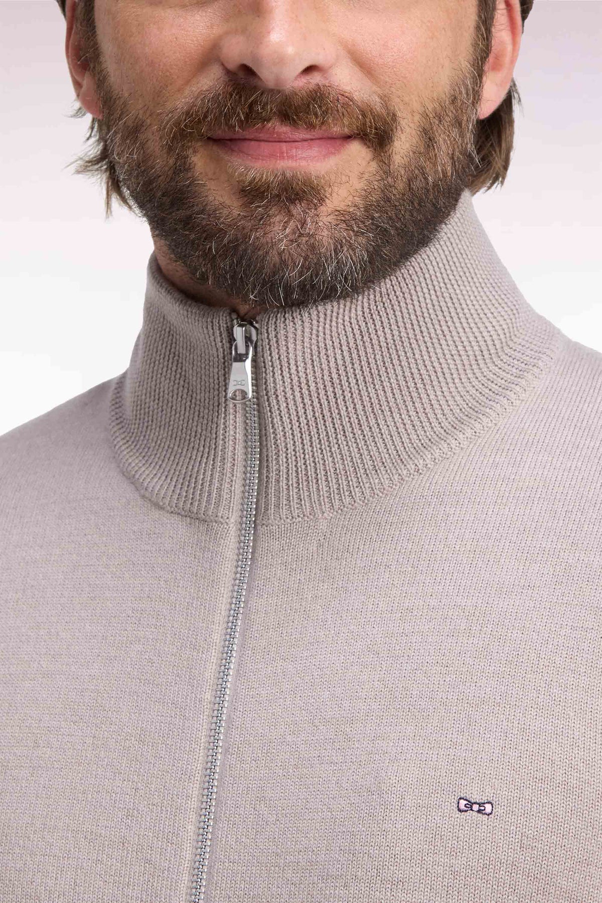 Cardigan zippé en laine mérinos beige à manches rayées coupe droite