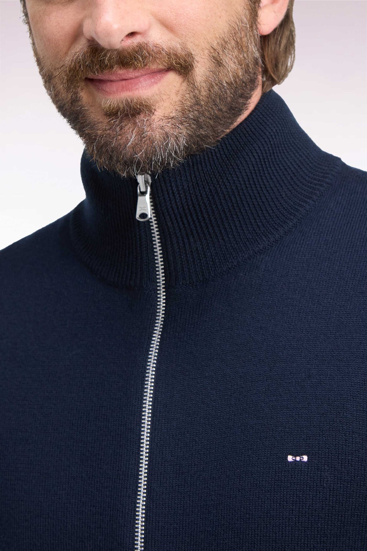 Cardigan zippé en laine mérinos marine à manches rayées coupe droite