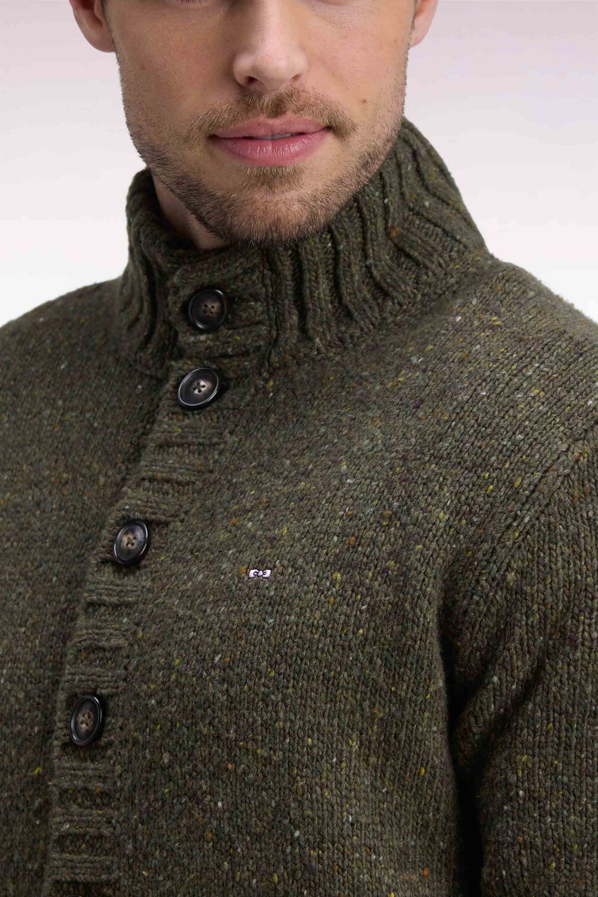 Buttoned cardigan in khaki heathered chunky knit, straight cut