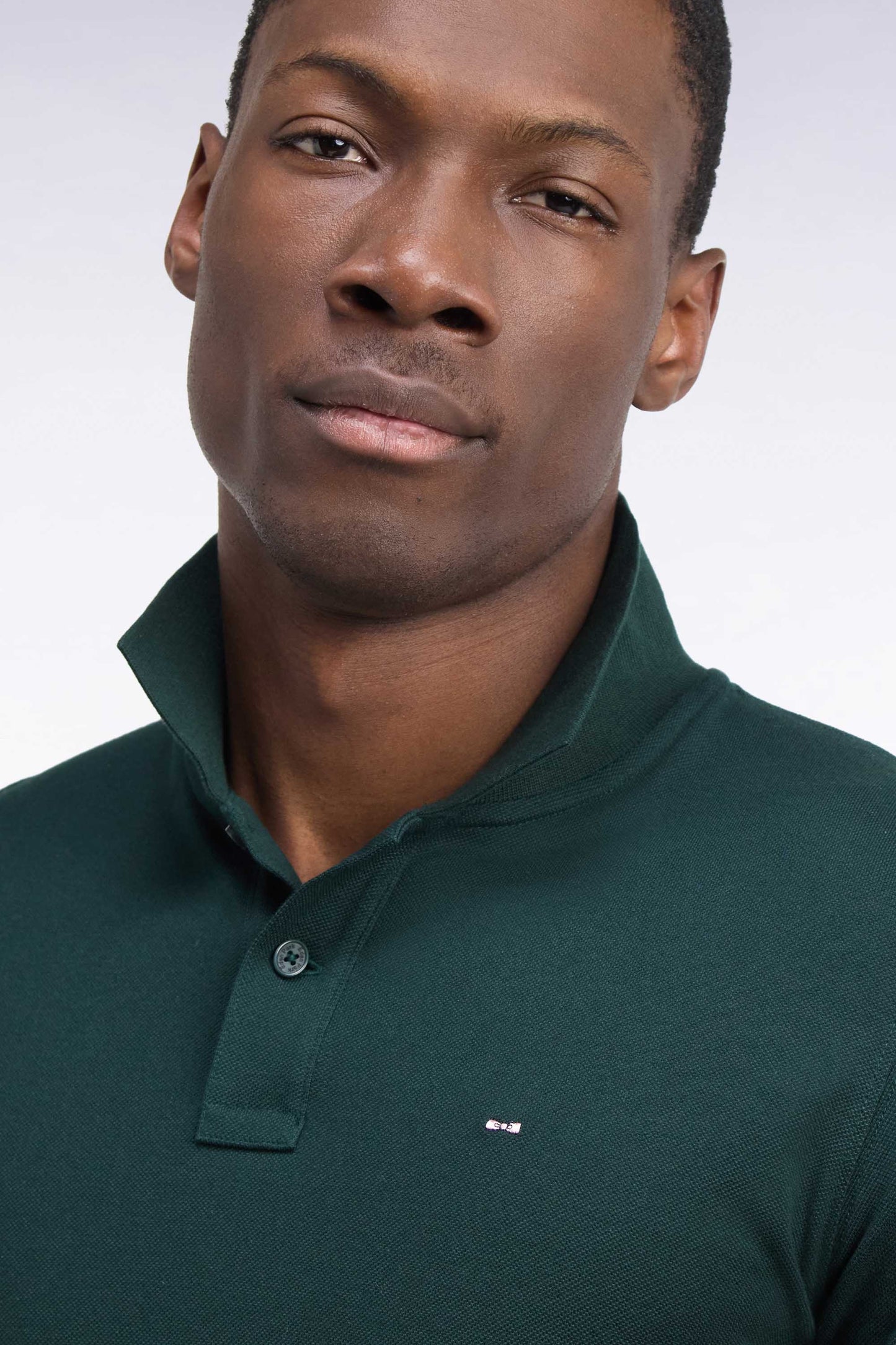 Polo manches courtes en coton Pima vert foncé coupe droite