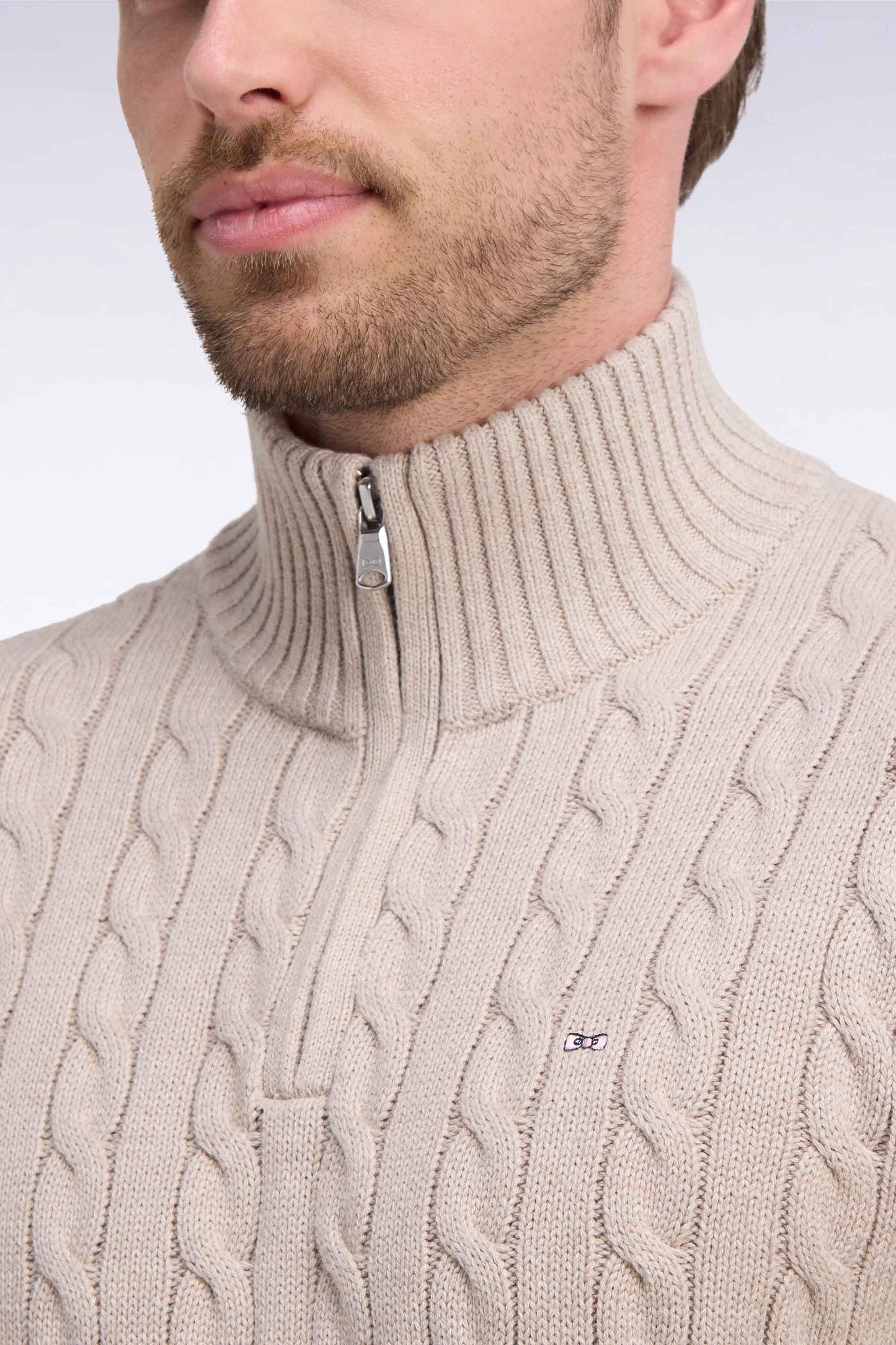 Pull à torsades à col camionneur en coton beige coupe droite