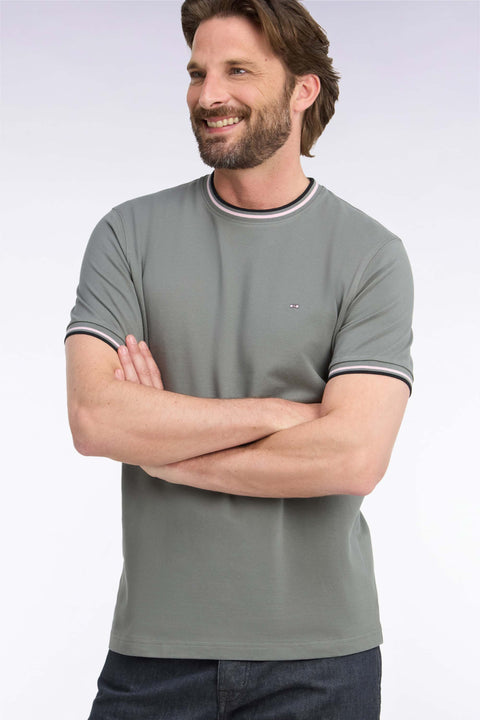 T-shirt manches courtes en coton vert olive à bords-côtes rayés coupe droite - Image 1