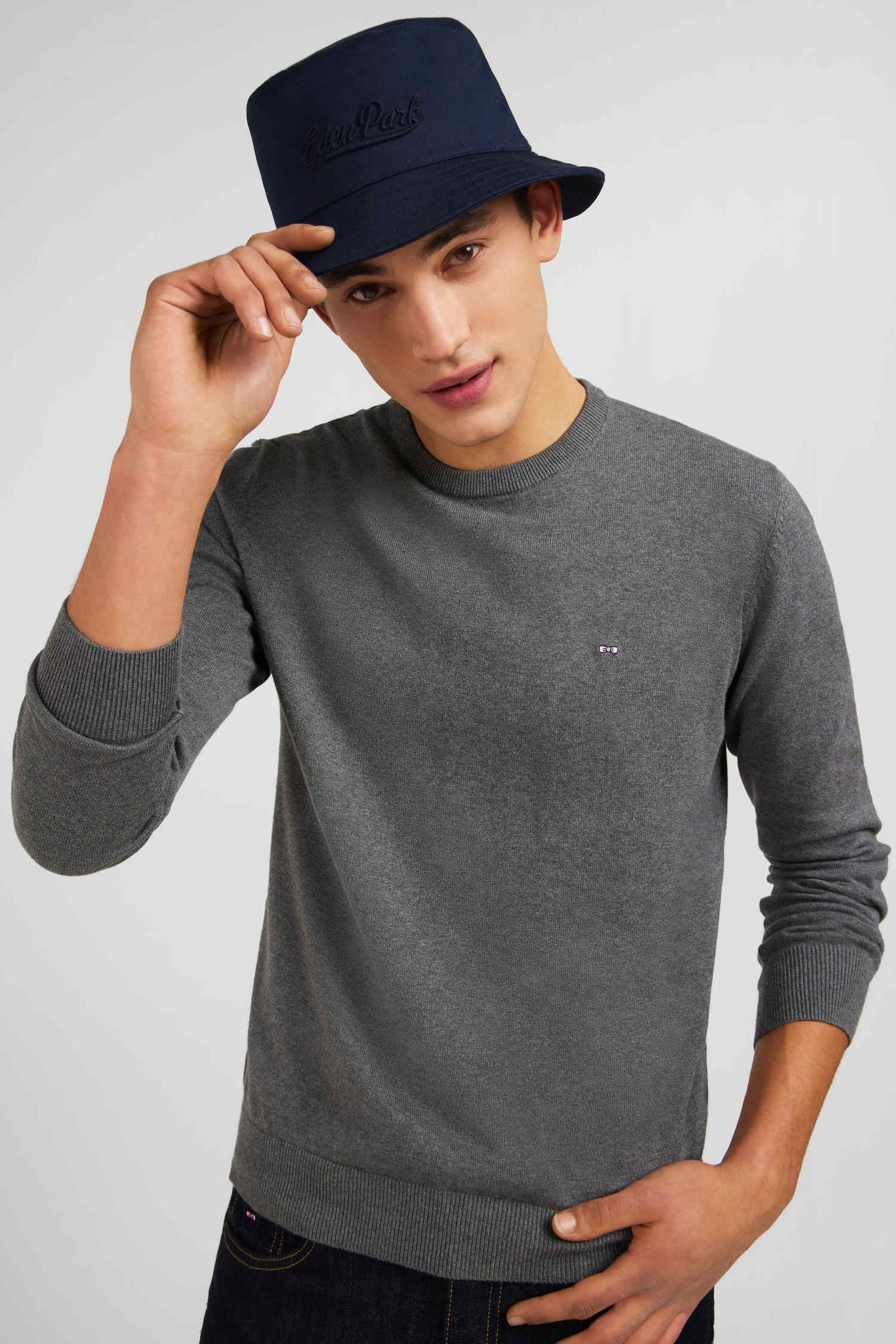 Pull gris à col rond en coton