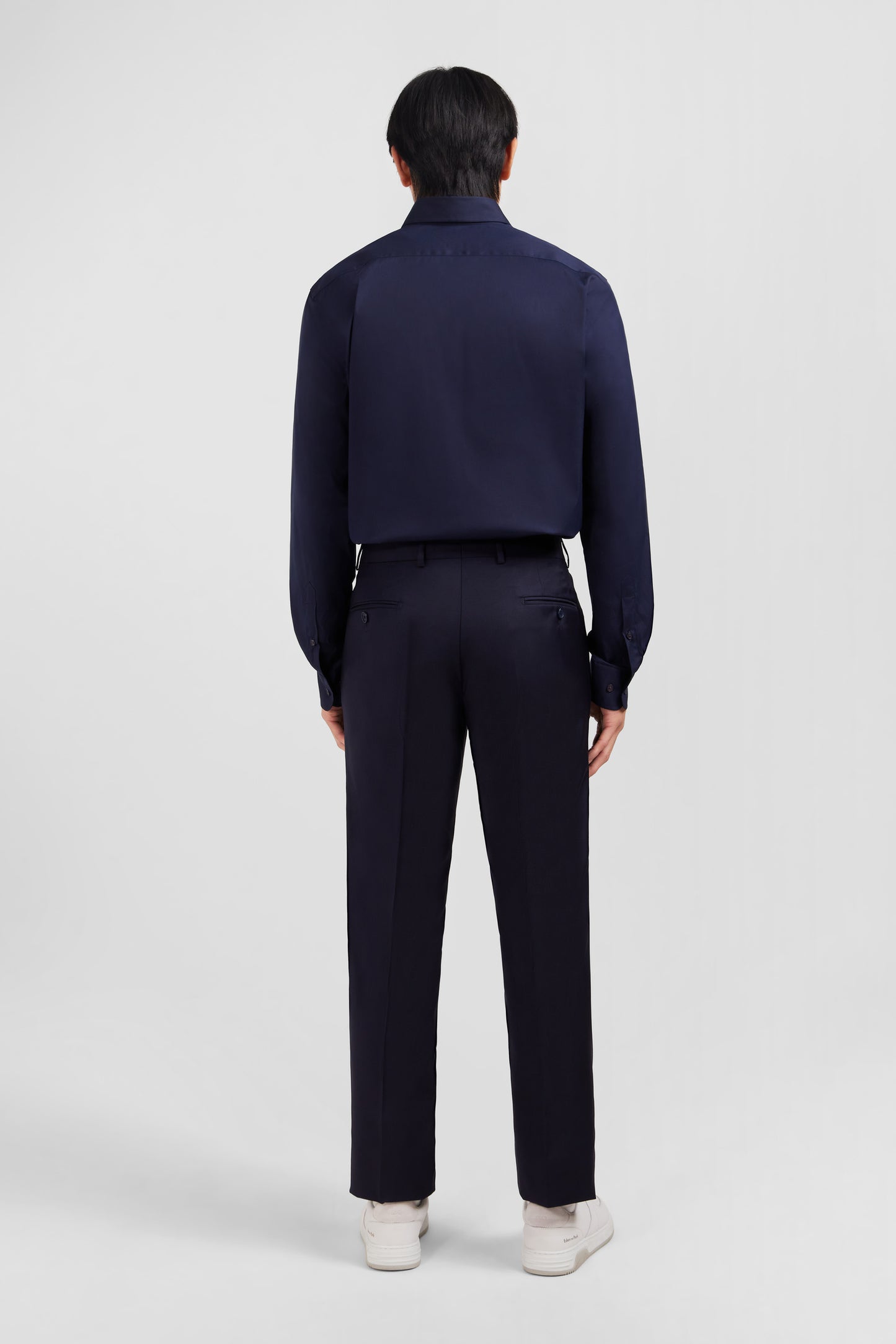 Pantalon regular bleu foncé en laine à plis cassés