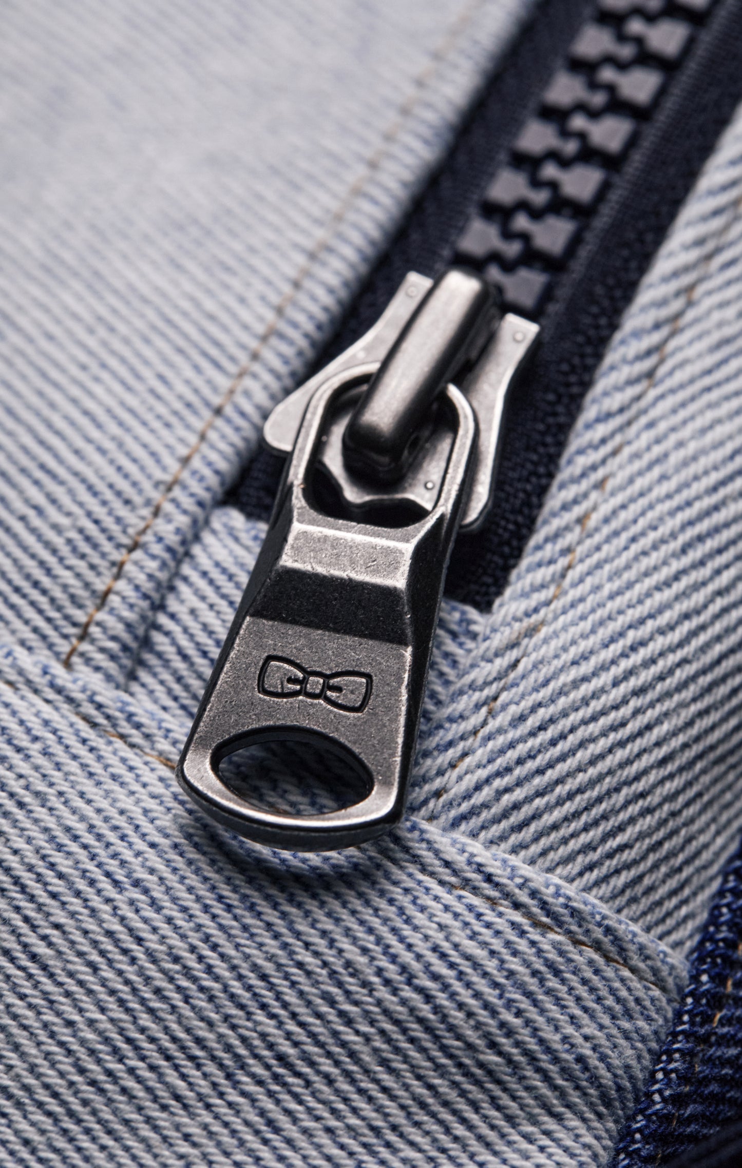 Sac banane bicolore en denim upcyclé Pap'Atelier