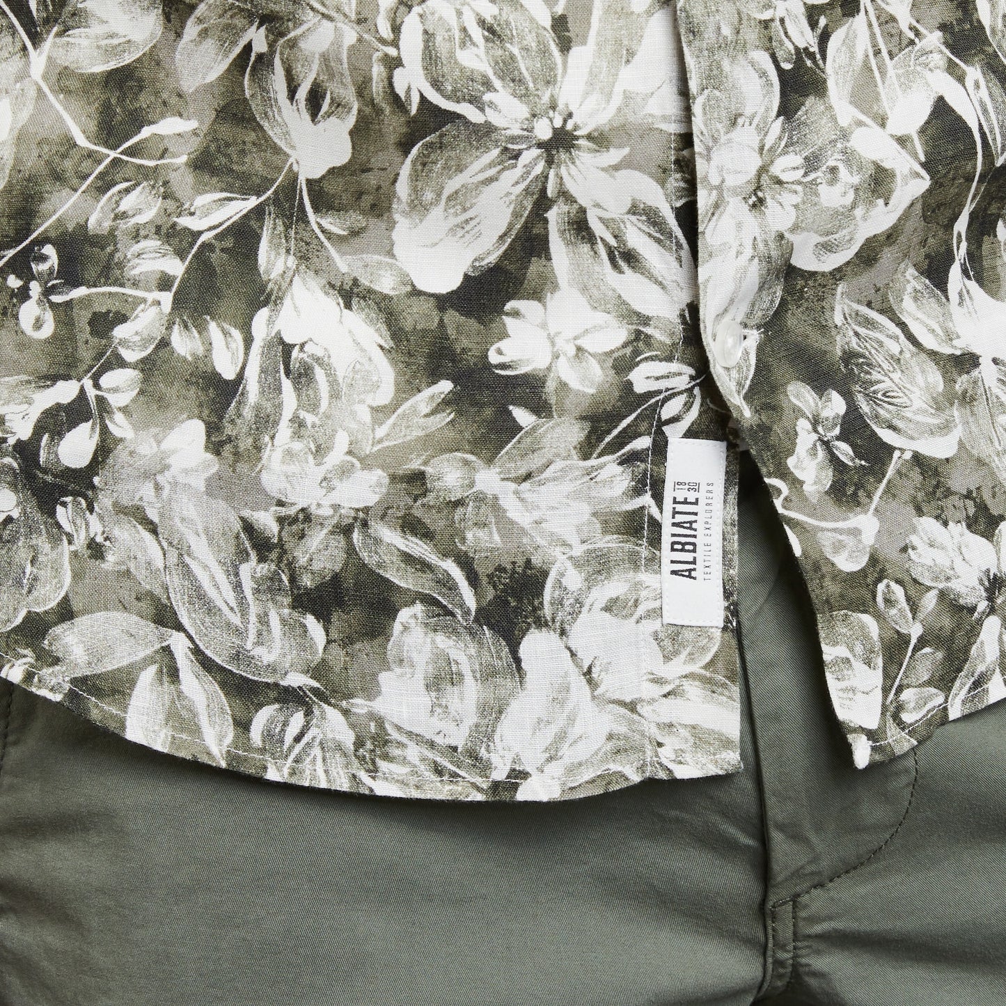 Chemise kaki en lin à imprimé fleuri