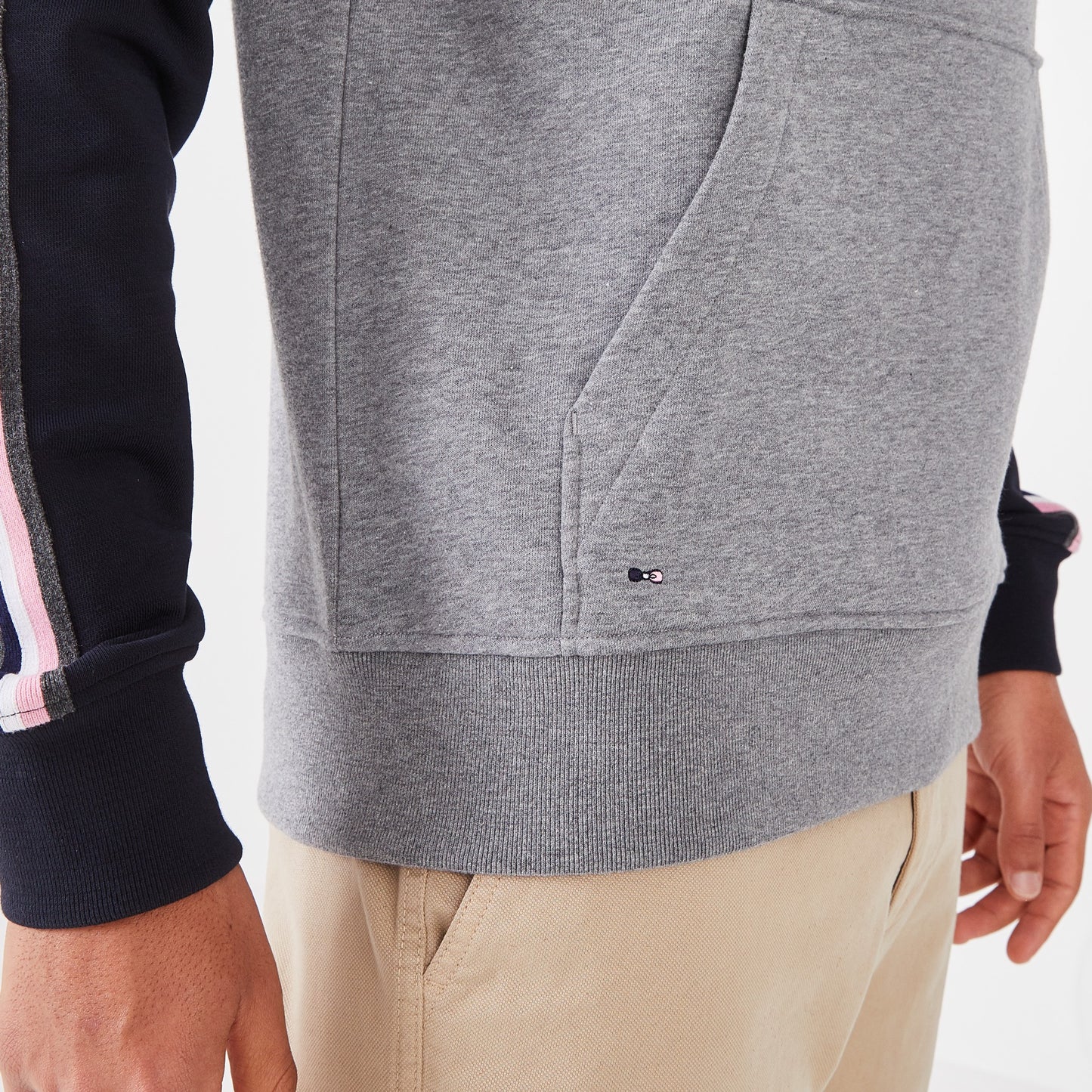 Sweatshirt gris à capuche en molleton bicolore