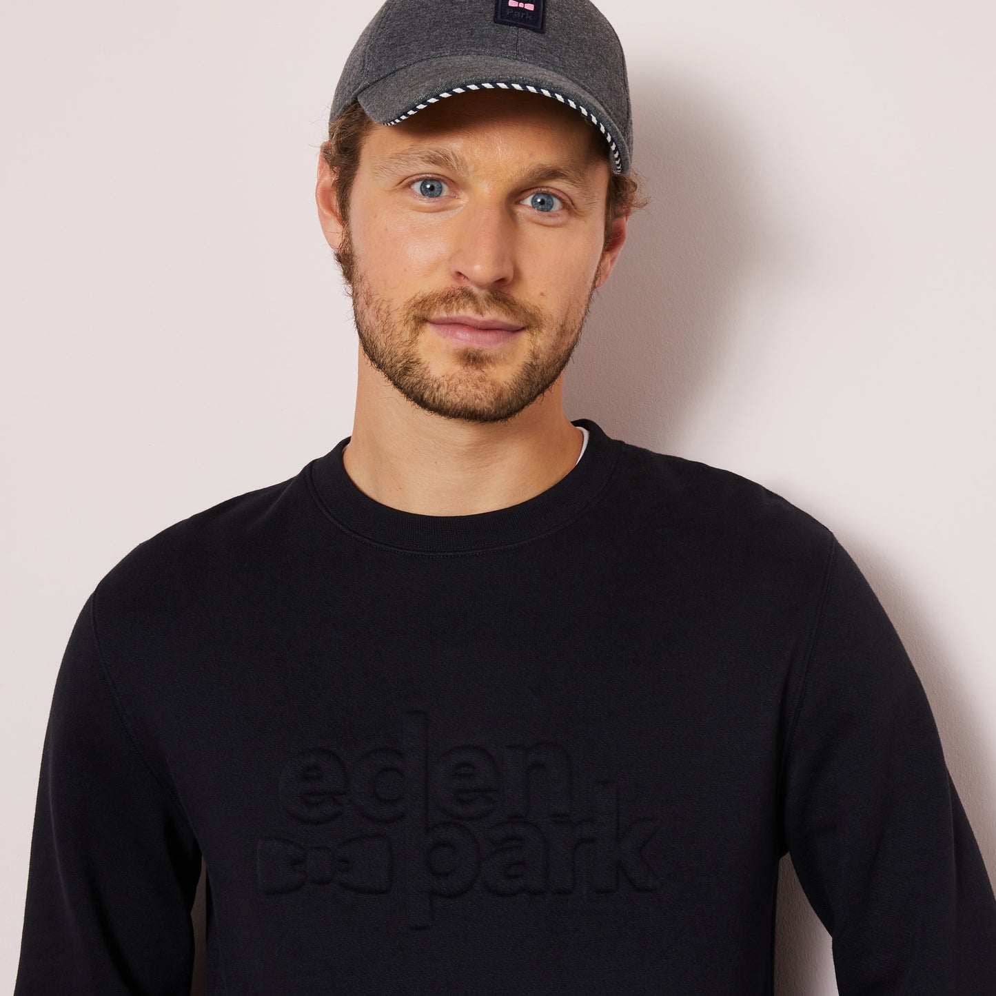 Sweat noir à logo embossé