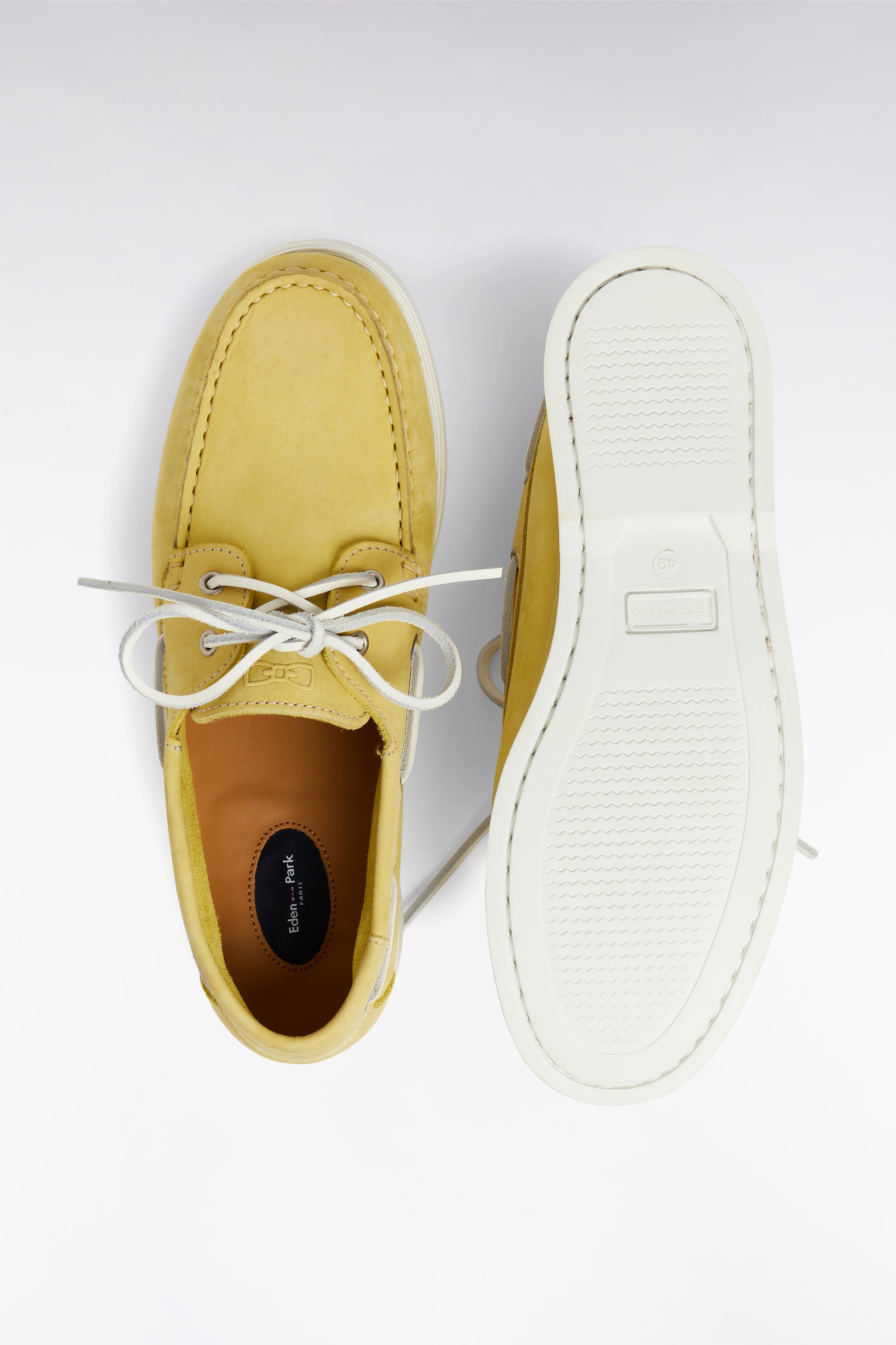 Mocassins bateau en cuir suédé jaune