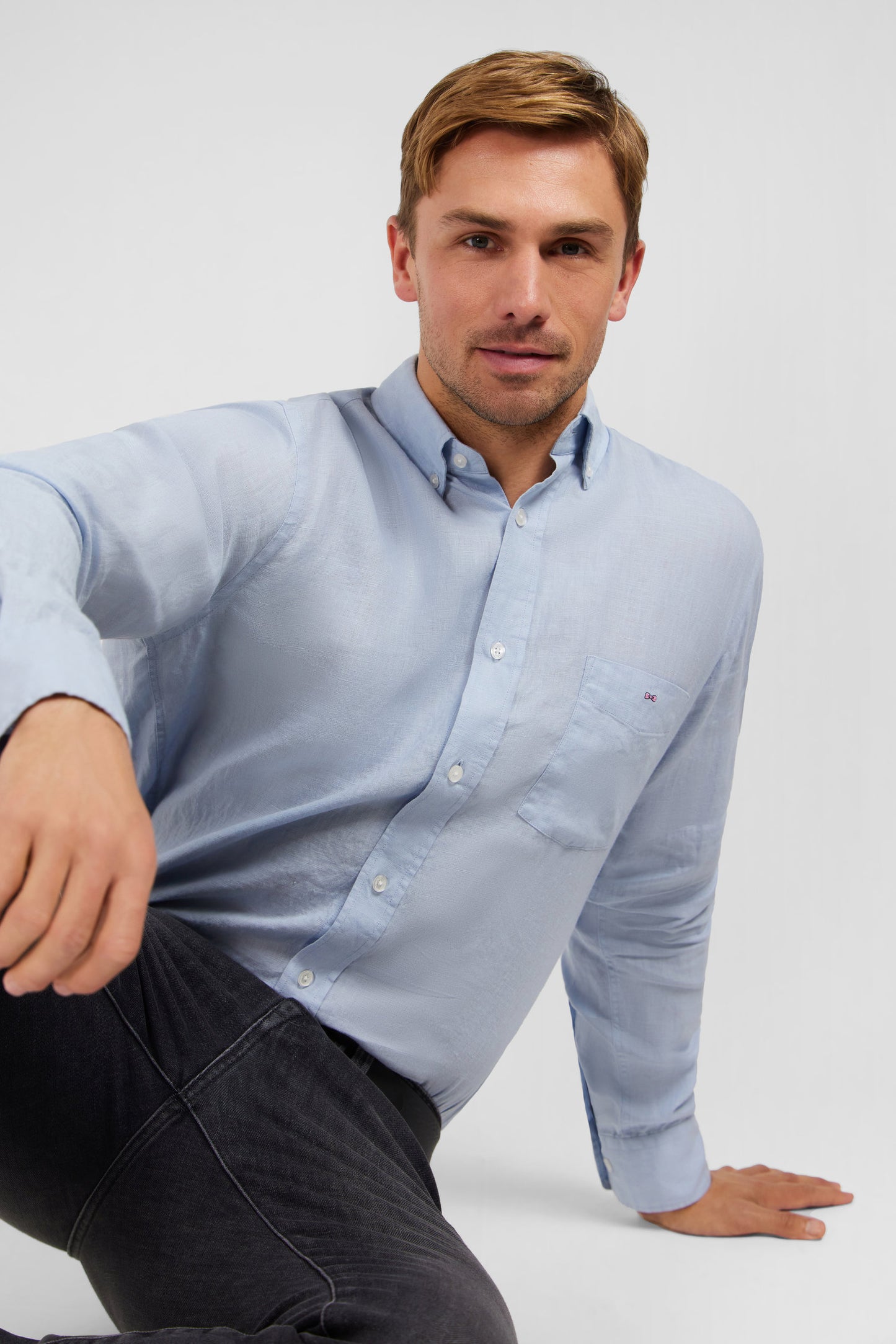 Plain light blue shirt in linen