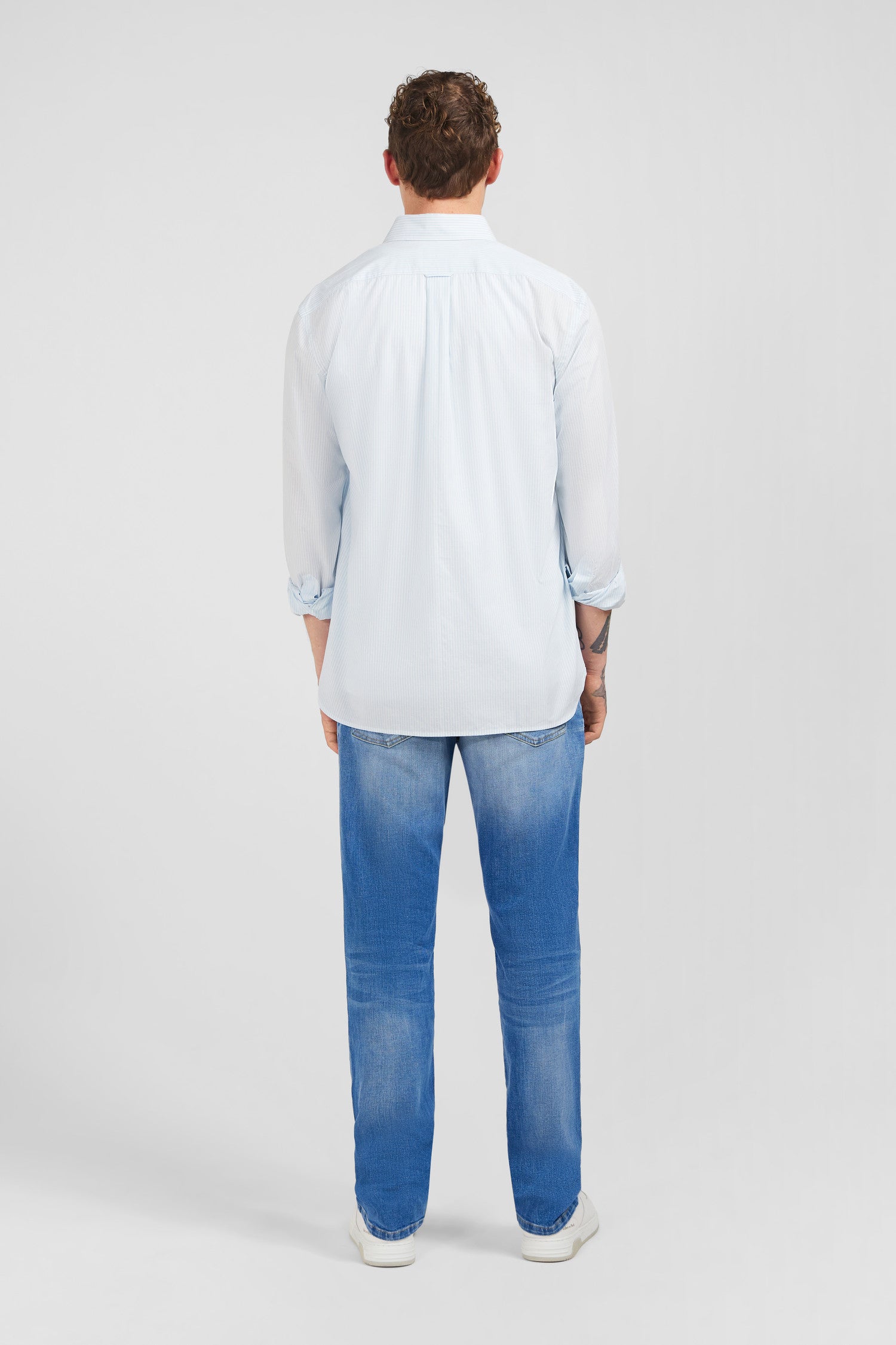 Chemise bleu clair à rayures