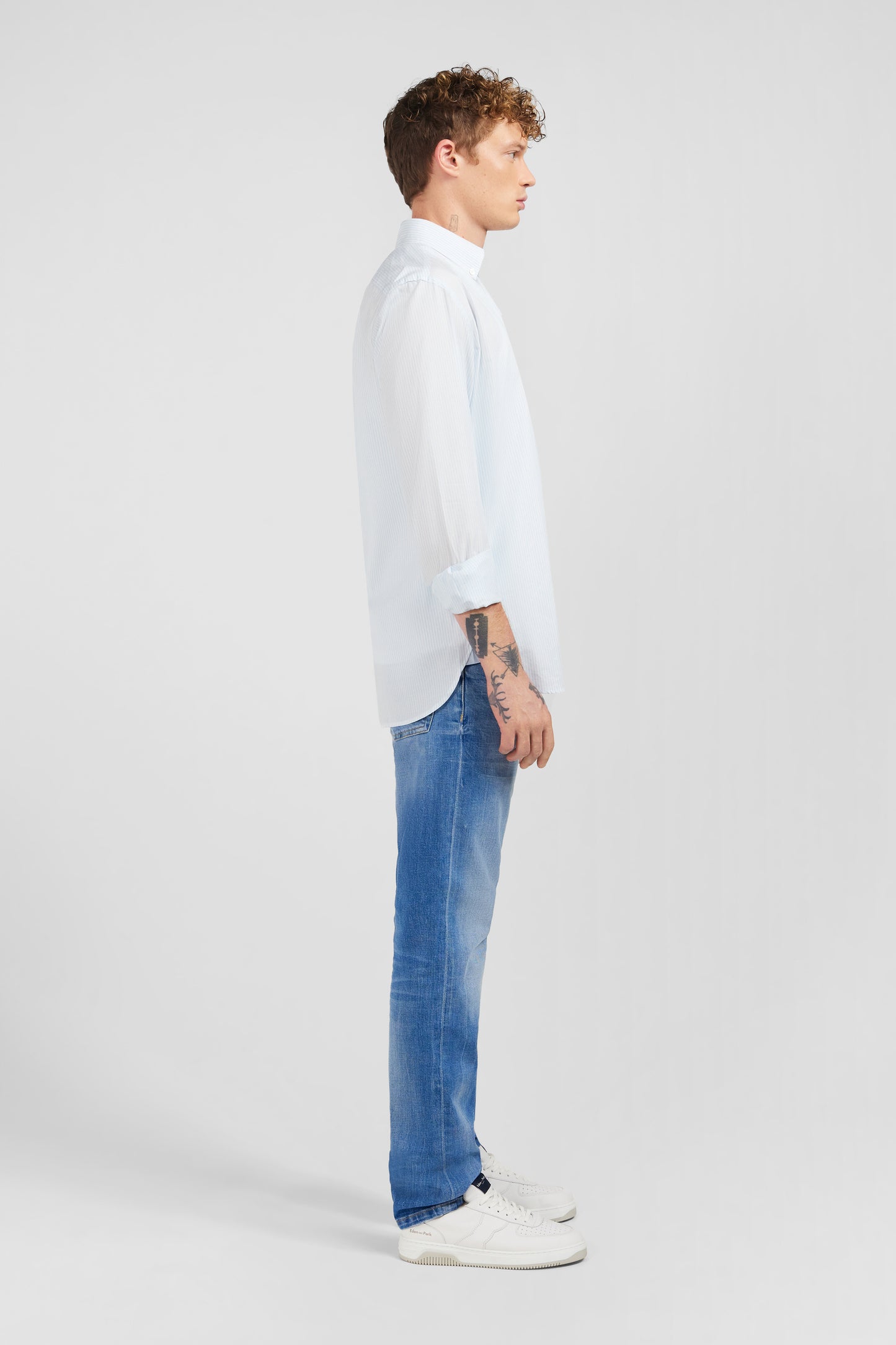 Chemise bleu clair à rayures