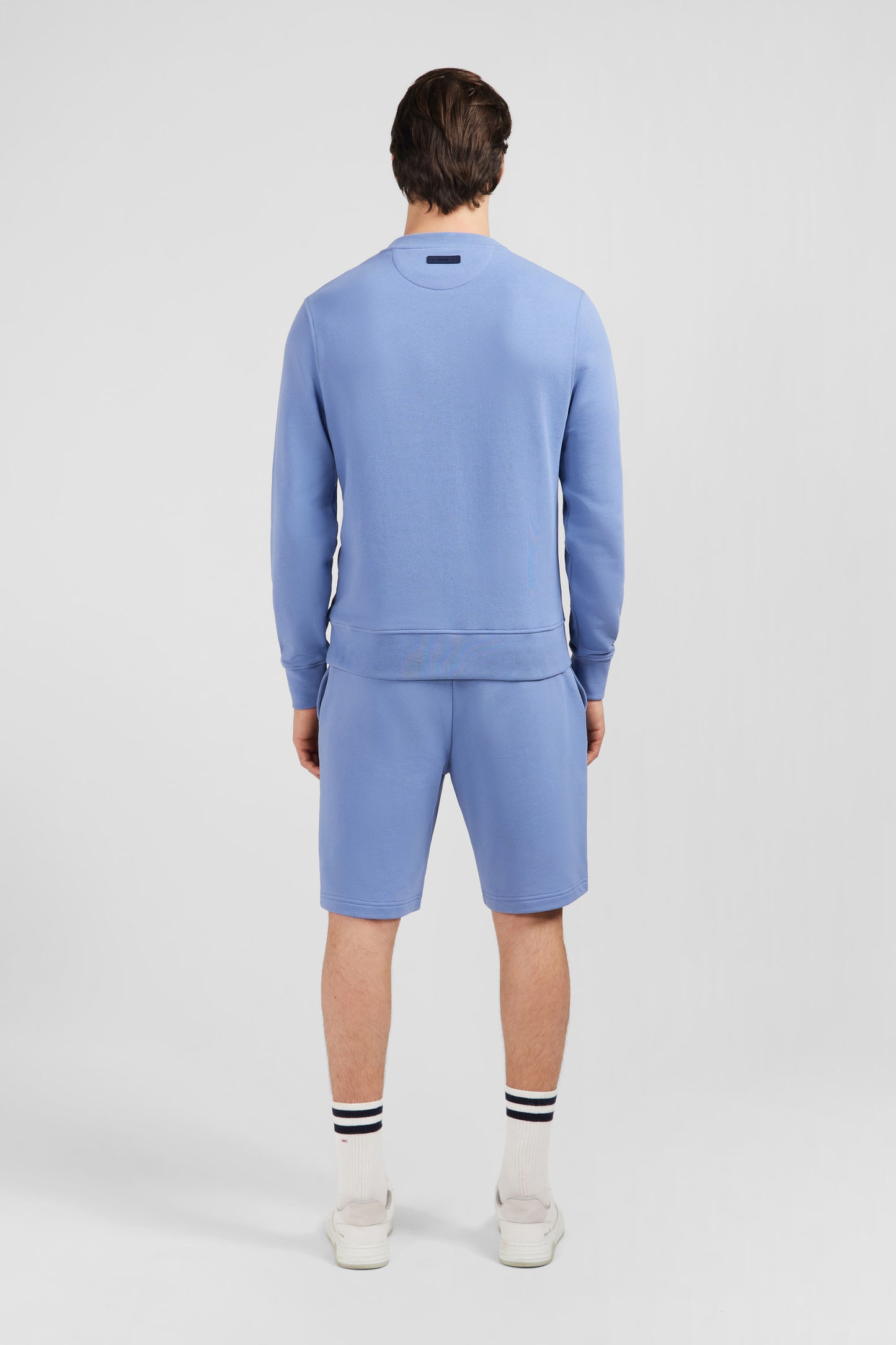 Blue round-neck sweatshirt