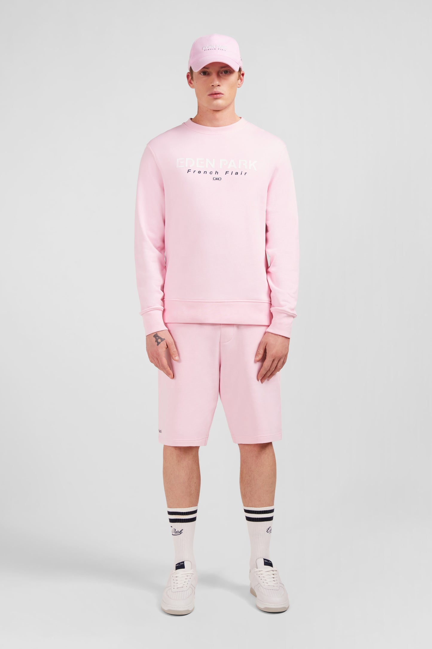 Pink round-neck sweatshirt