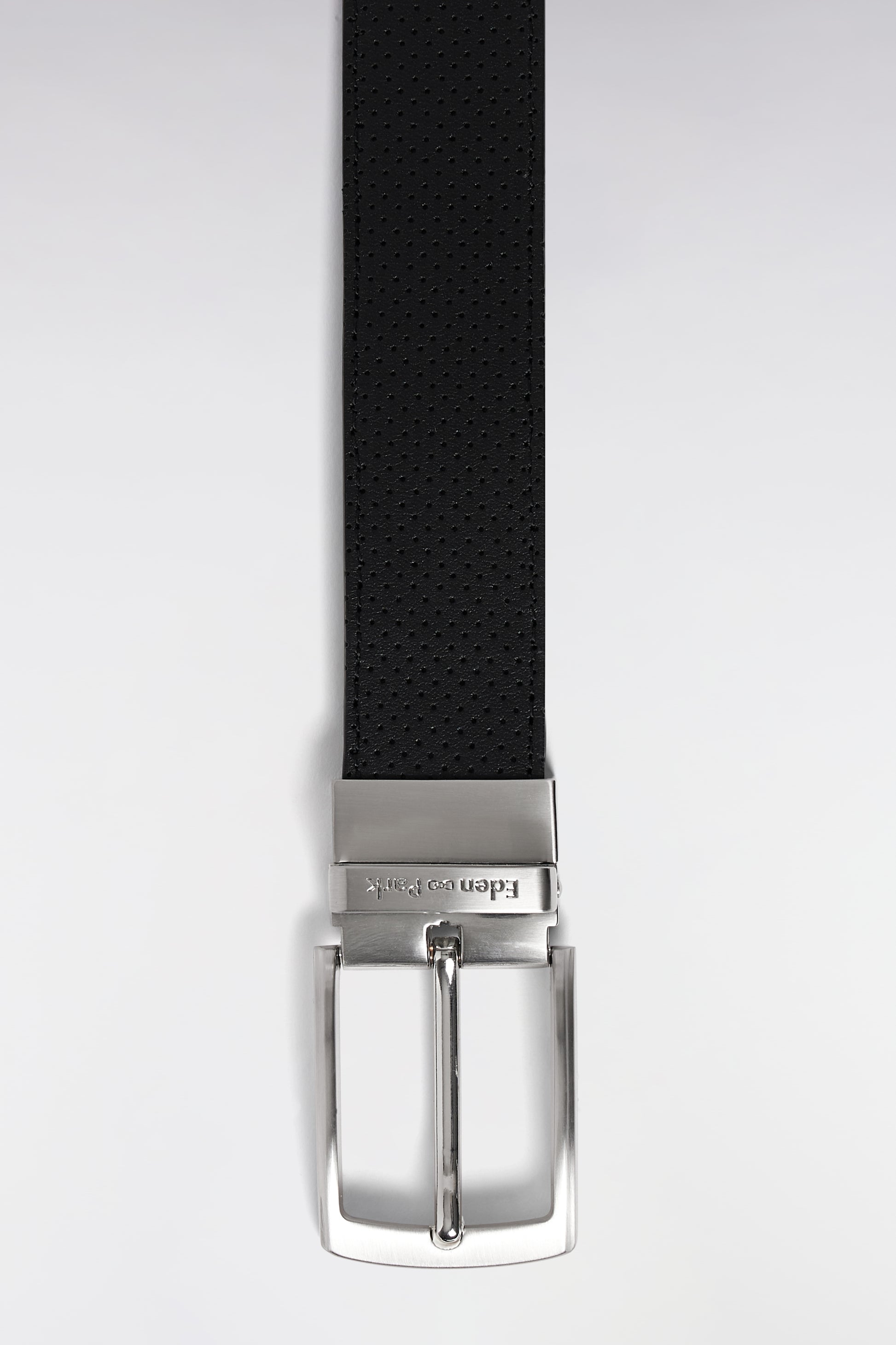 Coffret ceinture en cuir noire et deux boucles en métal argenté