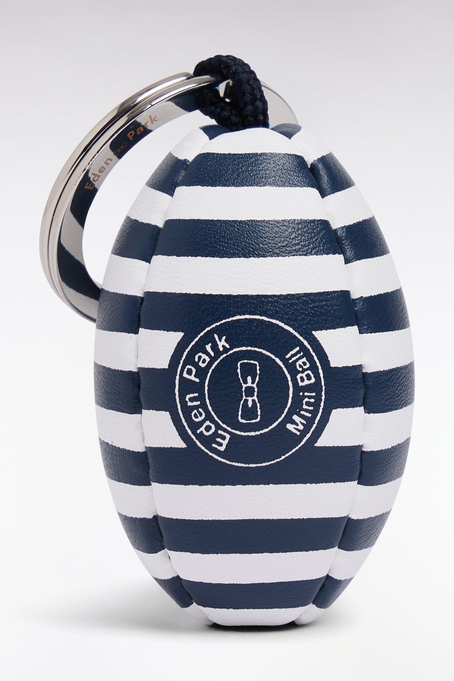 Porte-clefs ballon de rugby cerclé ciel et marine