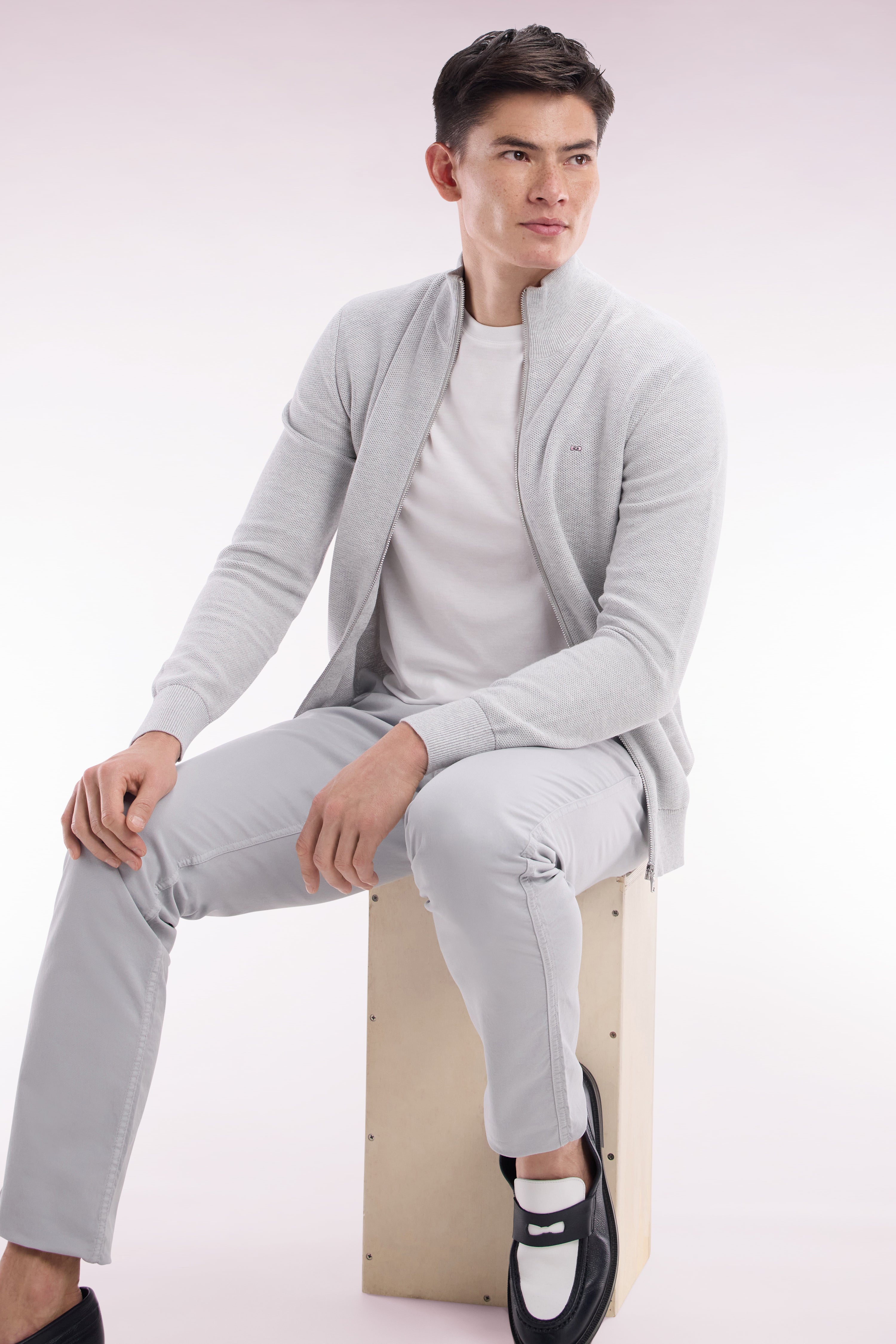 Pantalon chino sans plis en coton stretch gris coupe droite