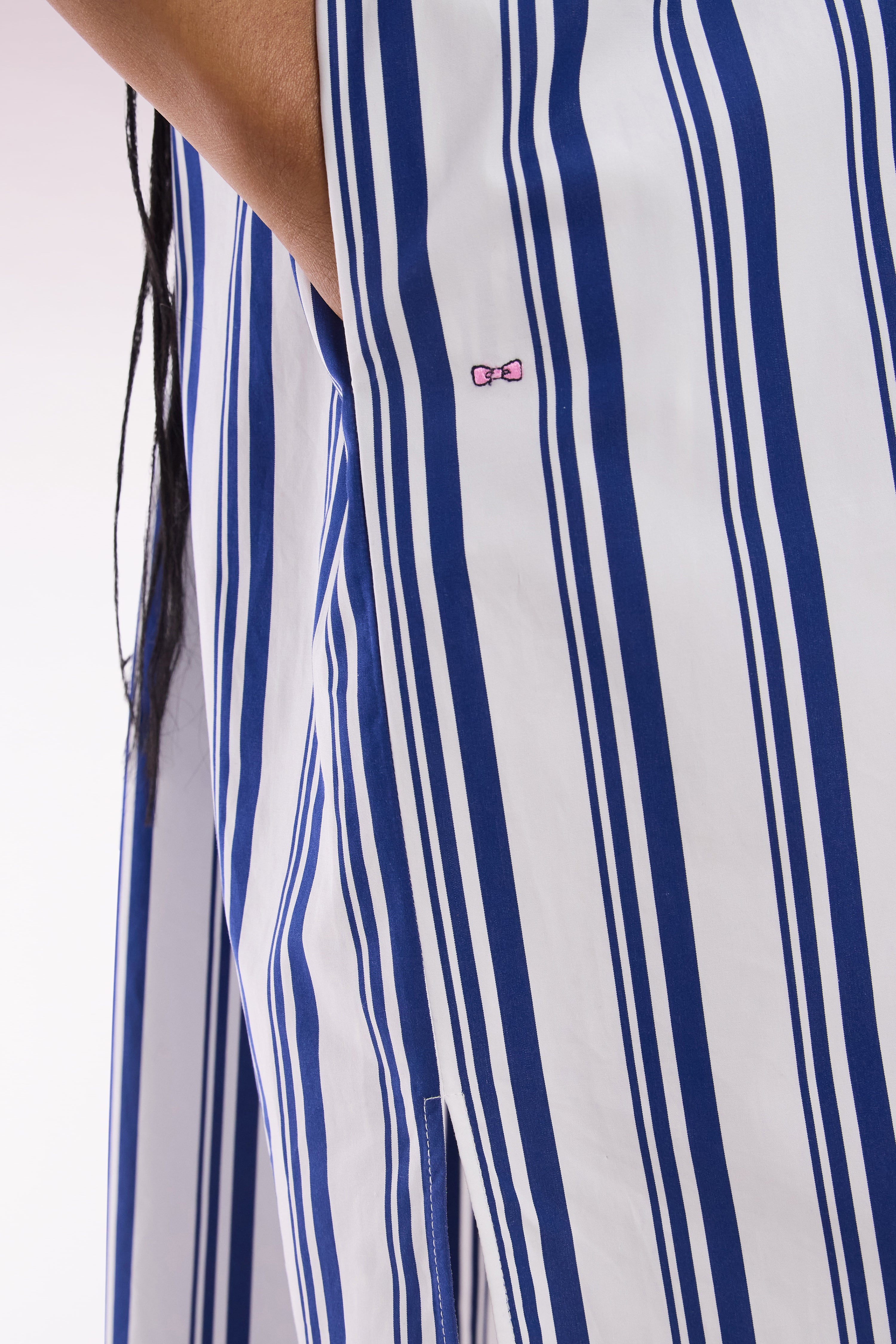 Kleid Hemd gestreift aus Baumwolle Marineblau und Weiß lockere Passform