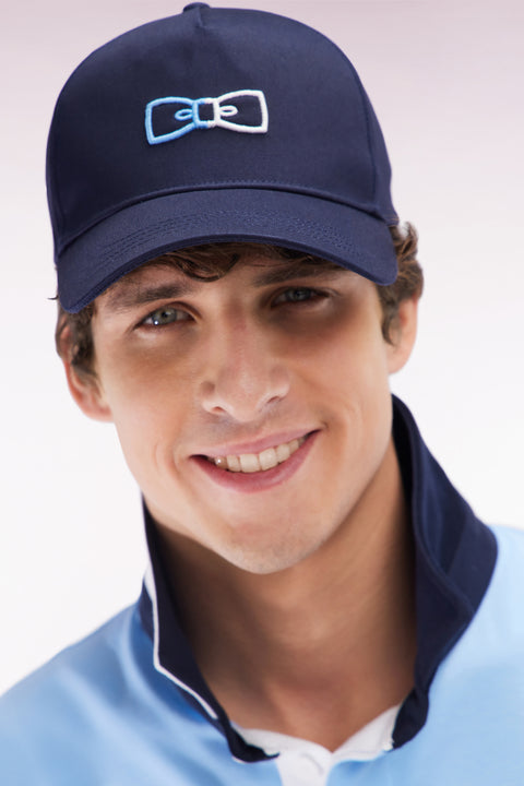 Casquette unie en twill de coton marine broderies bicolores - Image 1