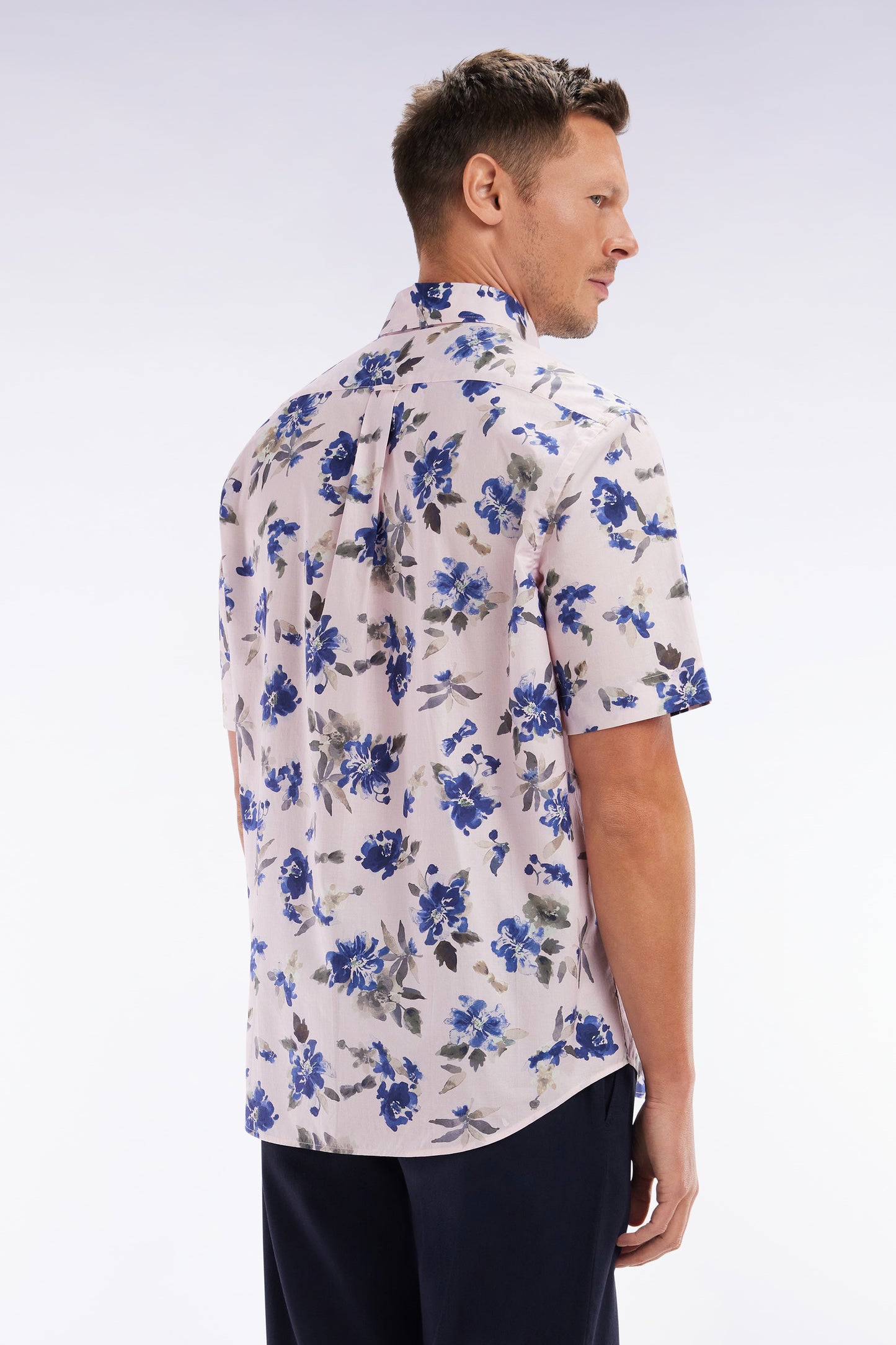 Straight short-sleeved pink shirt in Pima cotton poplin blue floral pattern