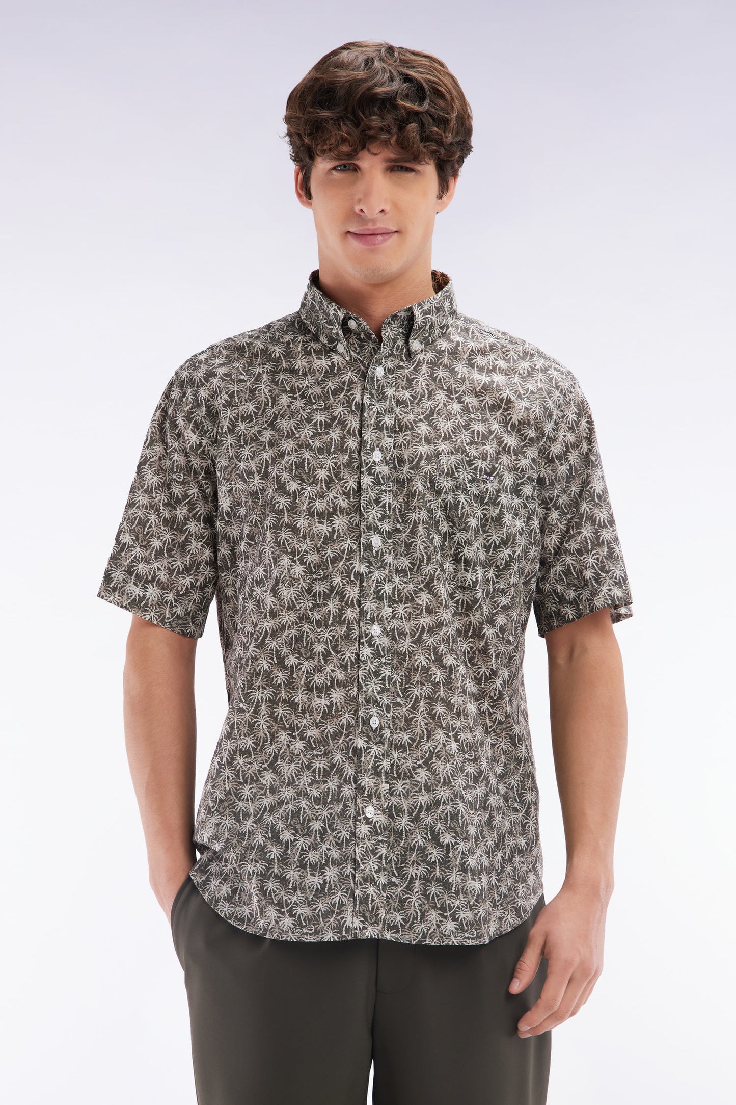 Straight-fit short-sleeved khaki cotton shirt with palm tree microprint