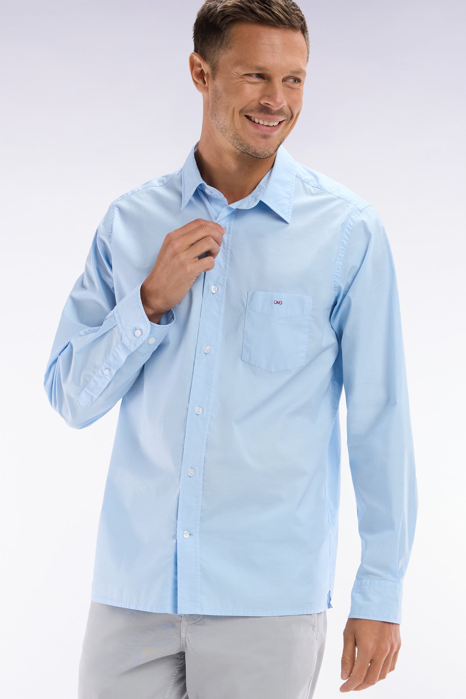 Chemise unisexe en coton et lyocell stretch ciel coupe droite