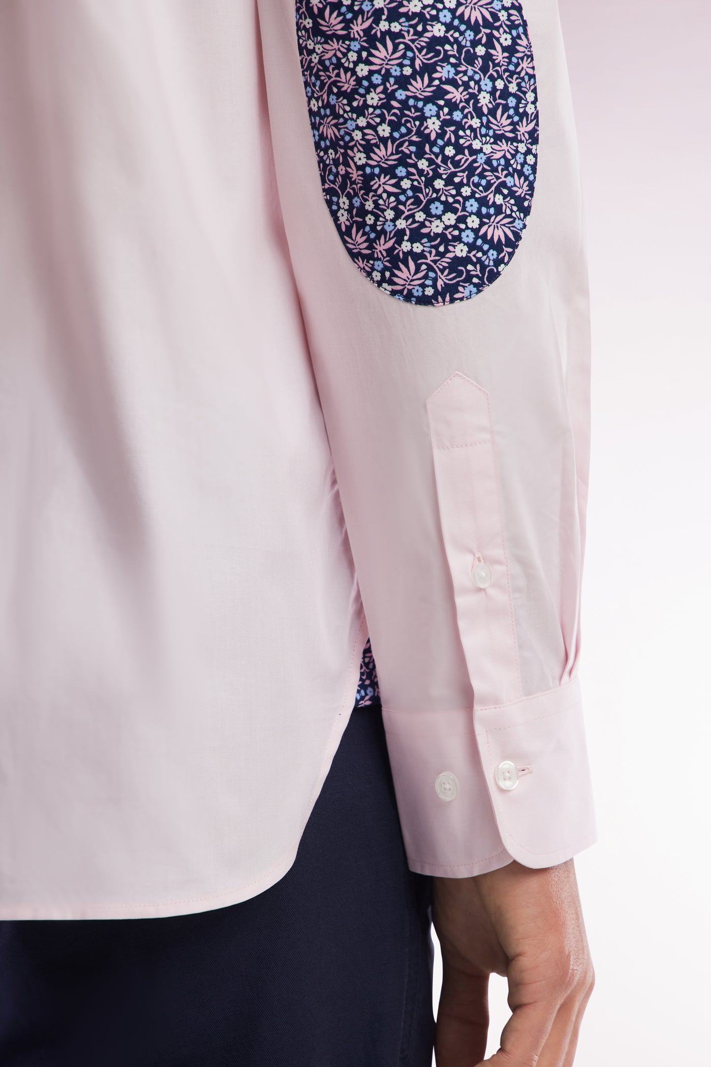 Straight-fit pink cotton shirt with elbow patch