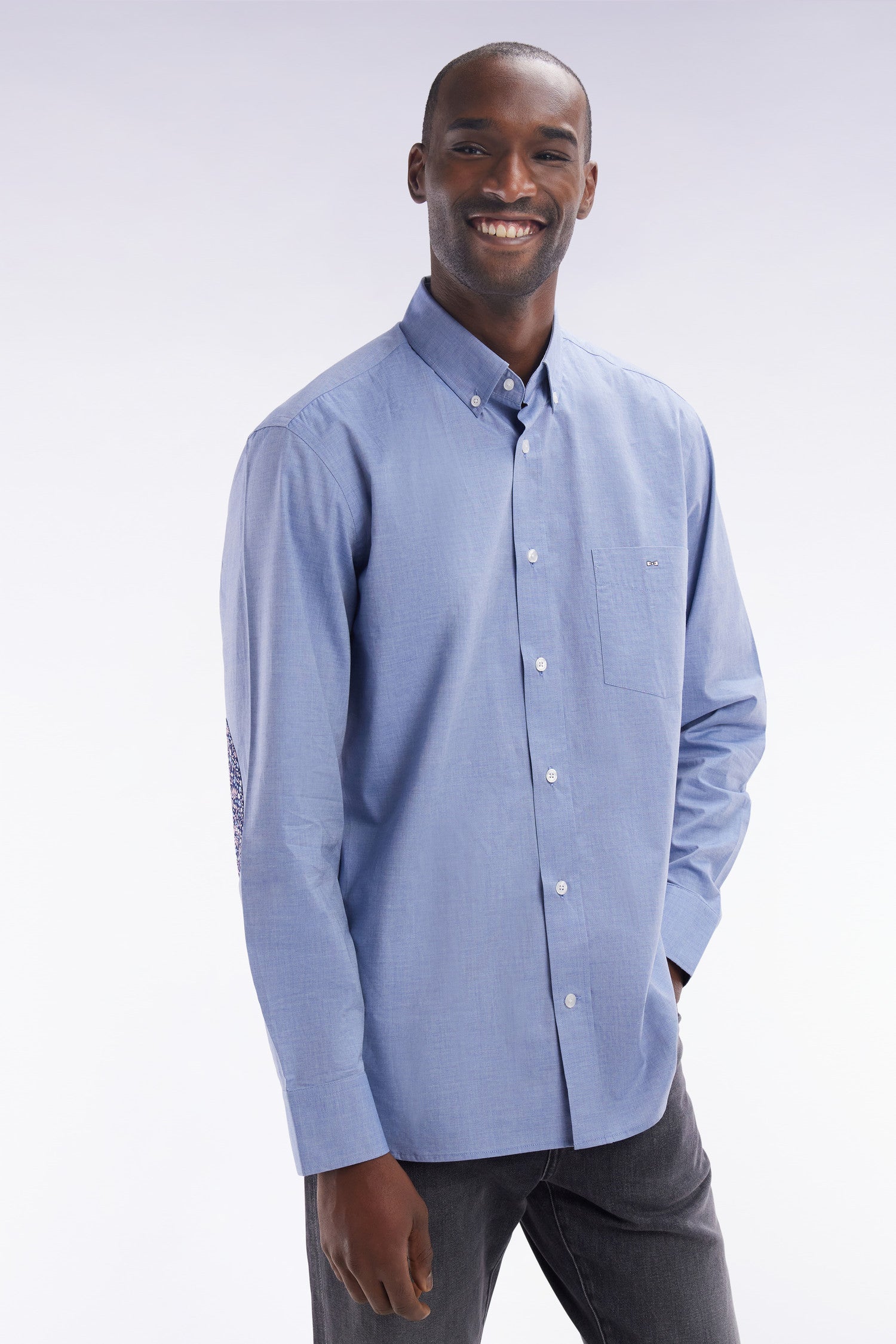 Chemise en coton bleu ciel coudière coupe droite
